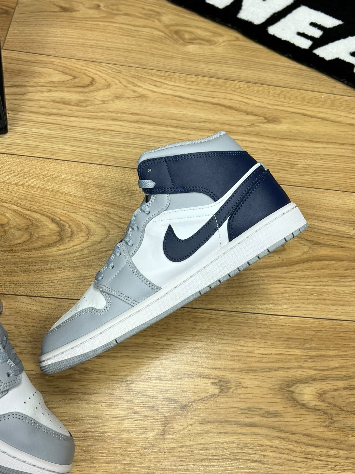 Nike Air Jordan 1 Mid (43)