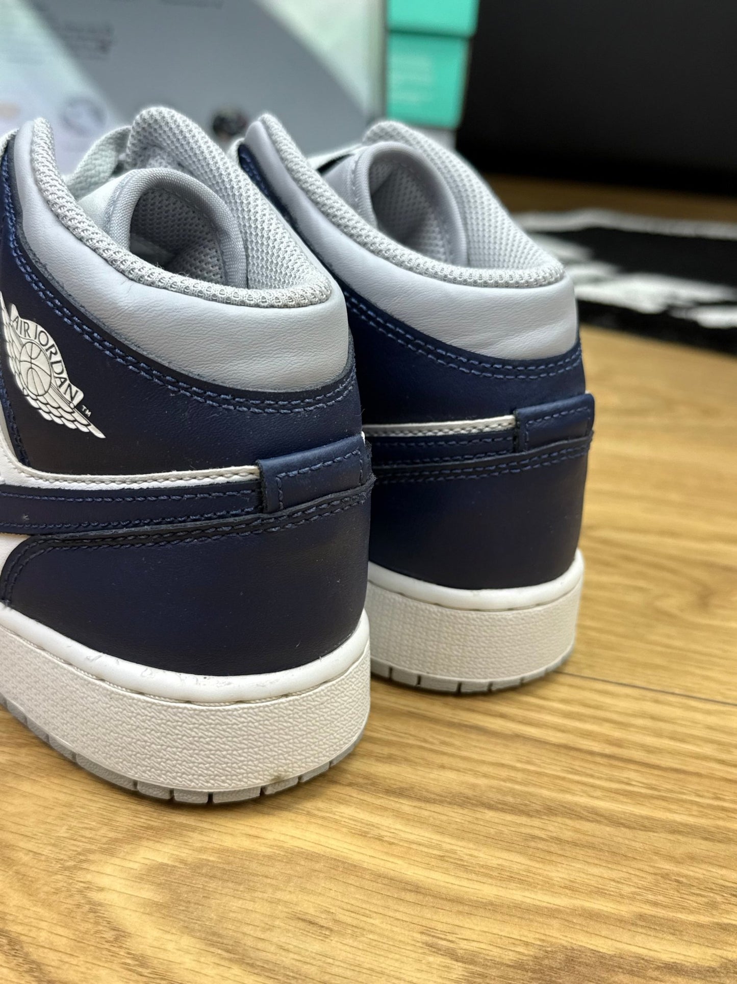 Nike Air Jordan 1 Mid (39)