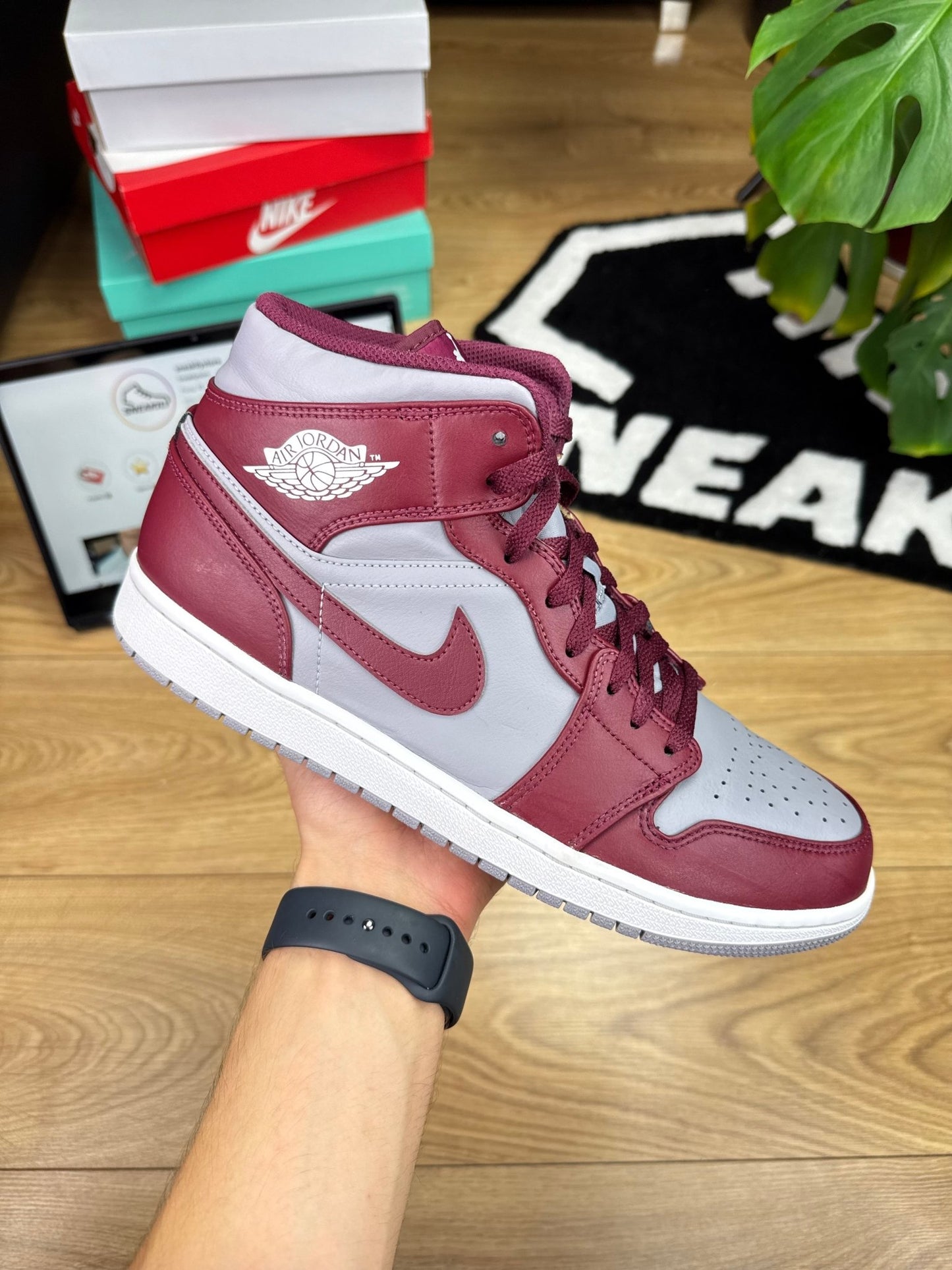 Nike Air Jordan 1 Mid (45.5)