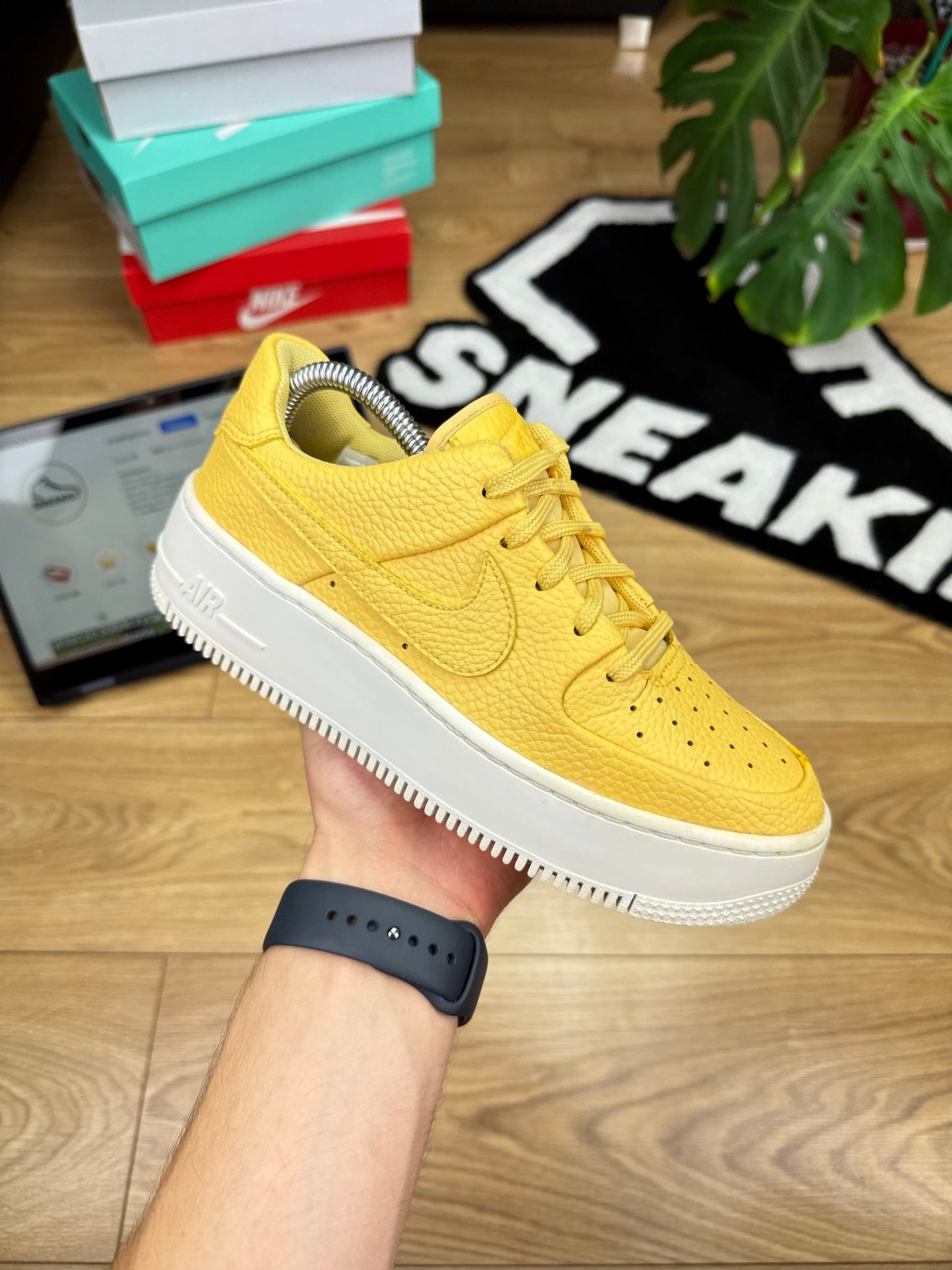 Nike Air Force 1 Sage (37.5)