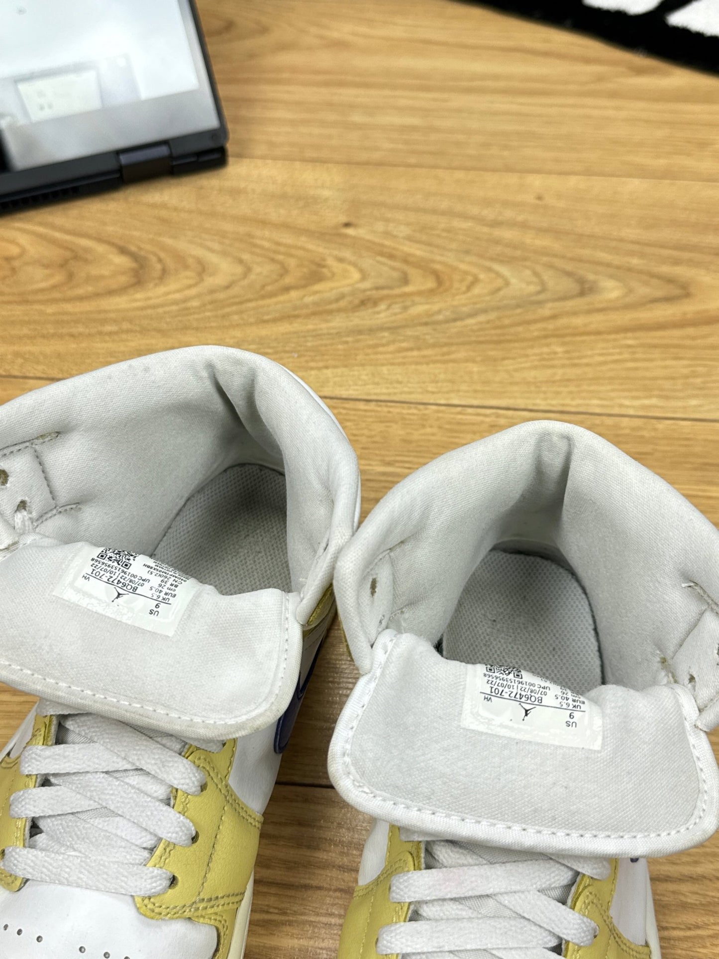 Nike Air Jordan 1 Mid (40.5)