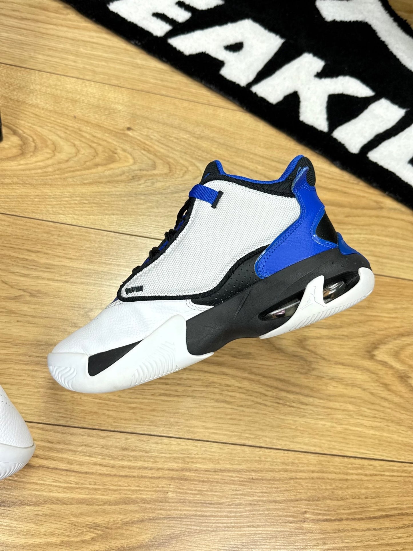 Nike Air Jordan Max Aura 4 (37.5)