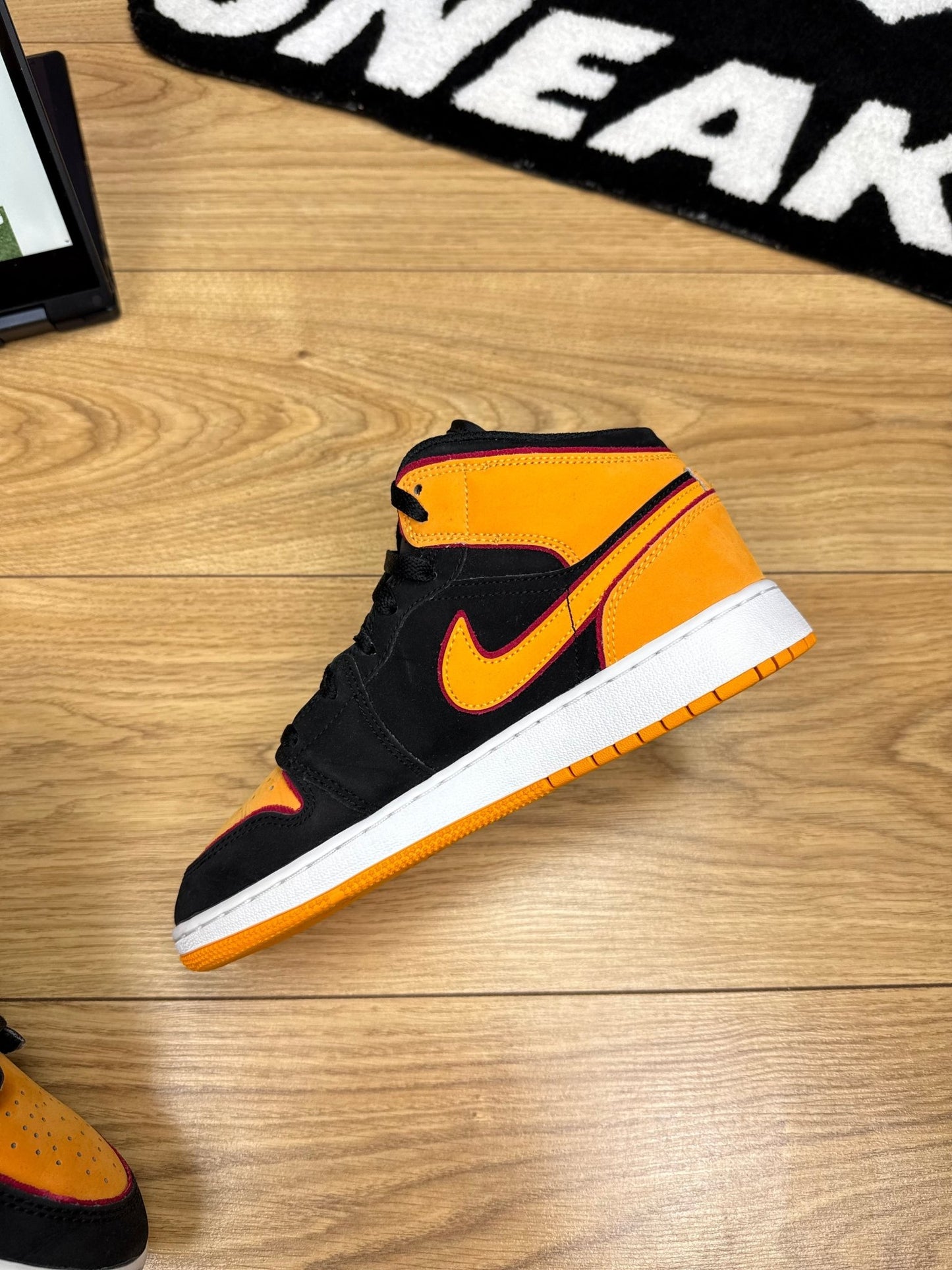 Nike Air Jordan 1 Mid (38)
