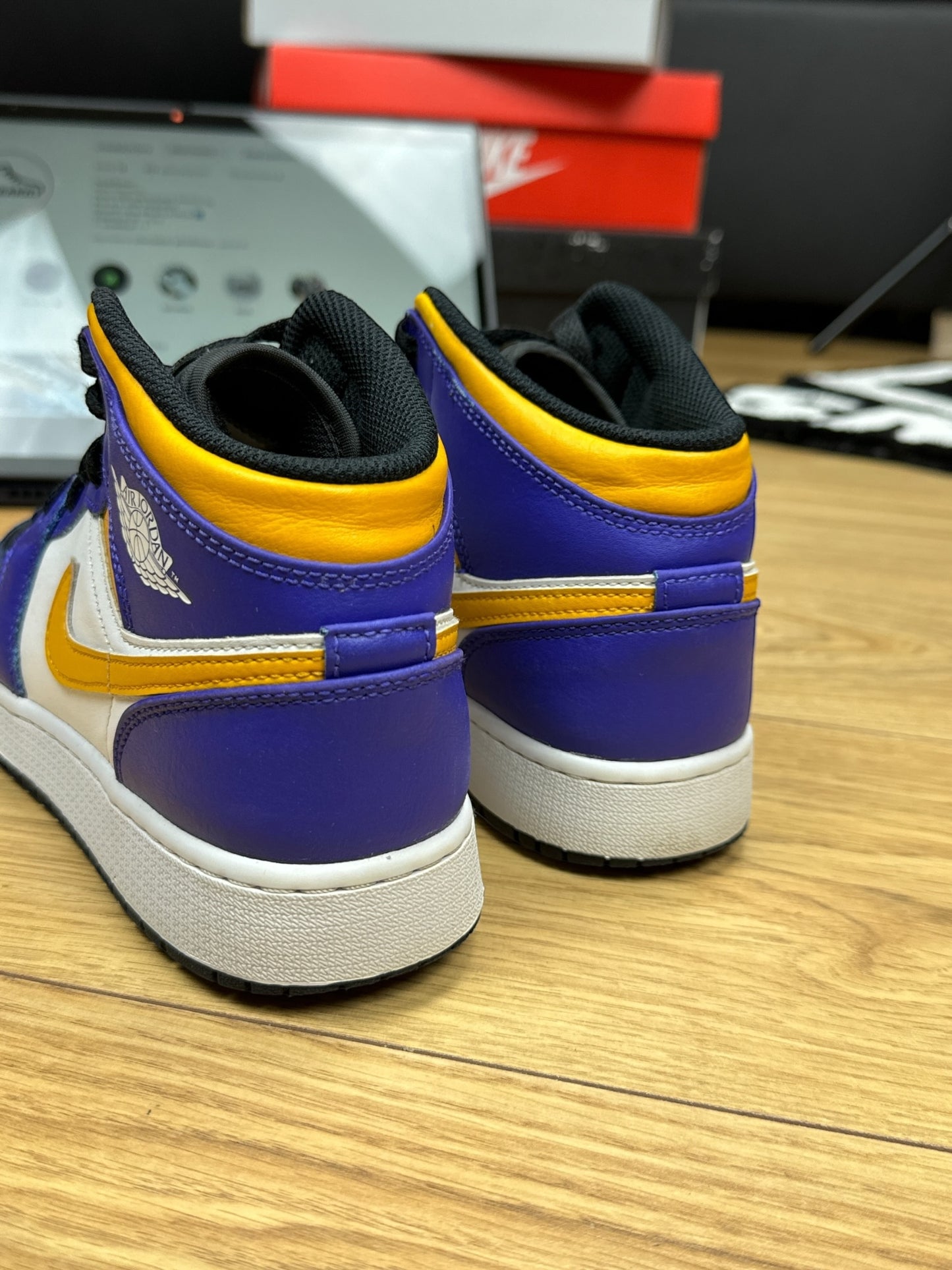 Nike Air Jordan 1 Mid (38.5)