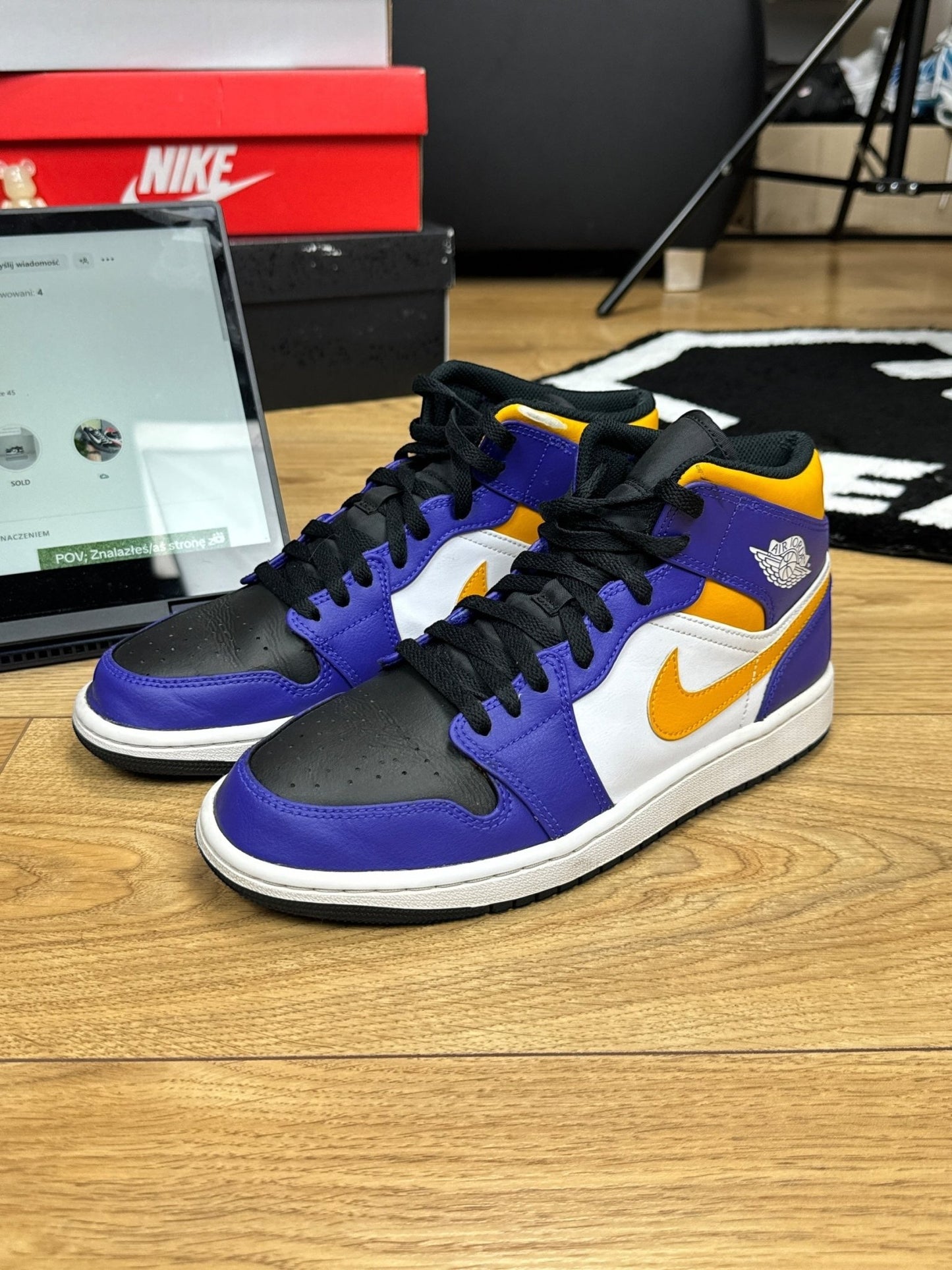 Nike Air Jordan 1 Mid (44)