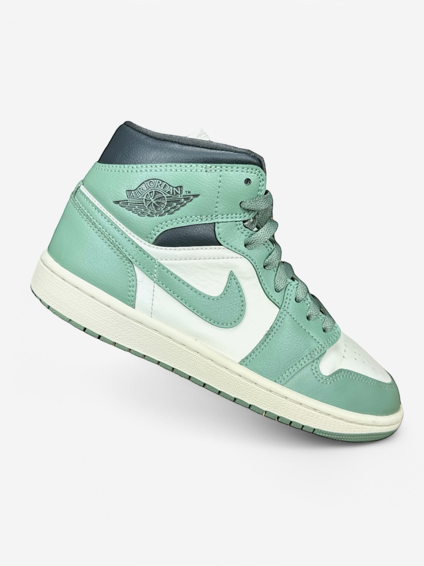 Nike Air Jordan 1 Mid (39)