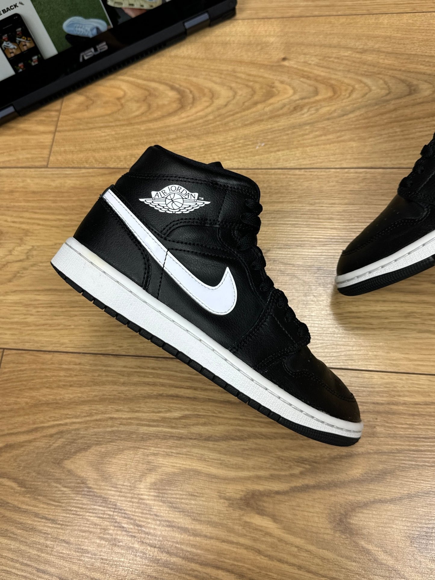 Nike Air Jordan 1 Mid (37.5)