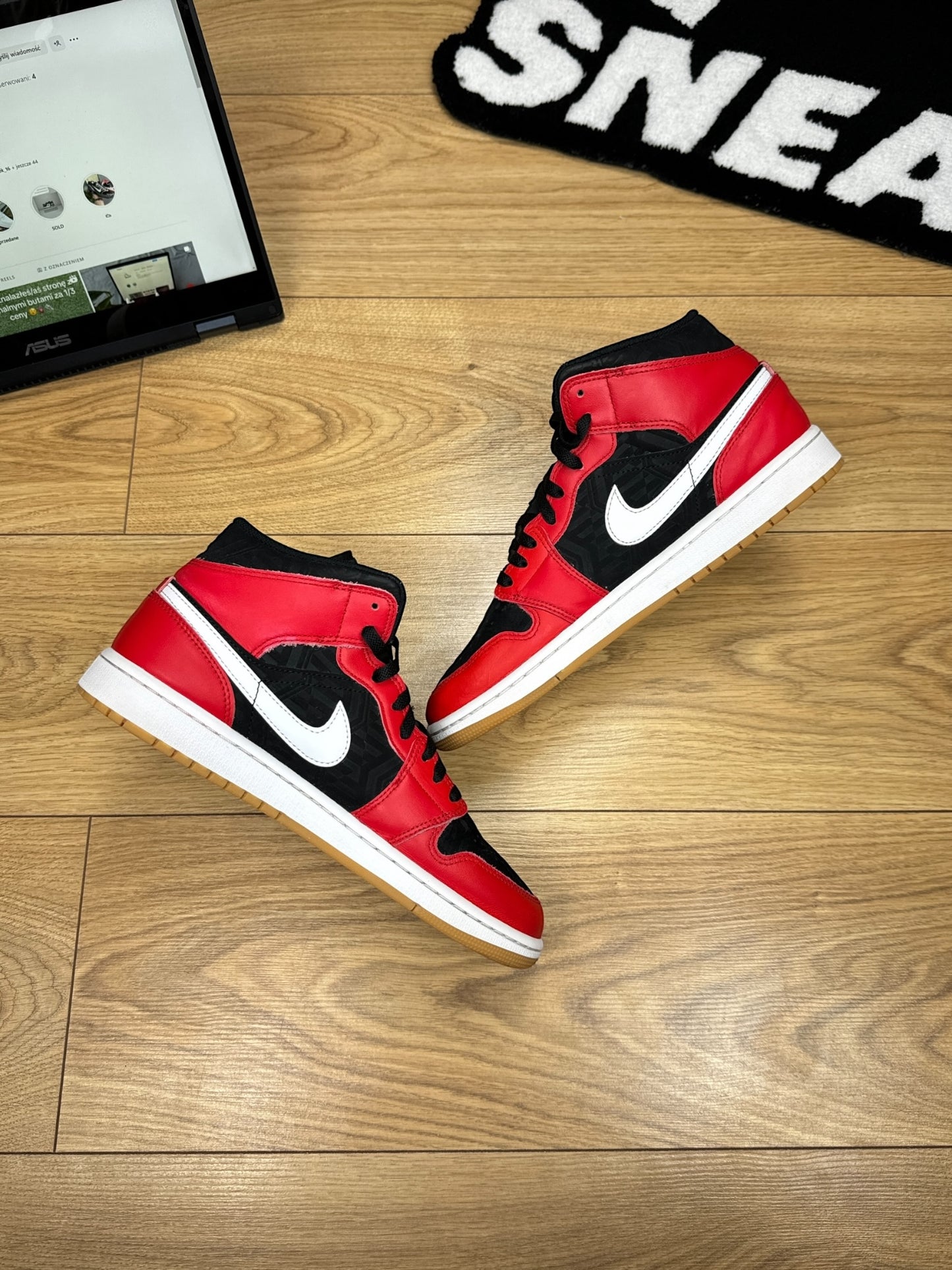 Nike Air Jordan 1 Mid (43)