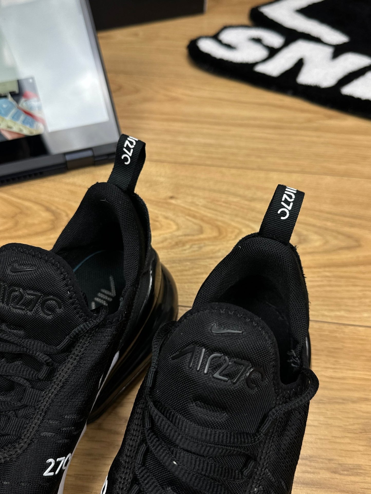 Nike Air Max 270 (42.5)