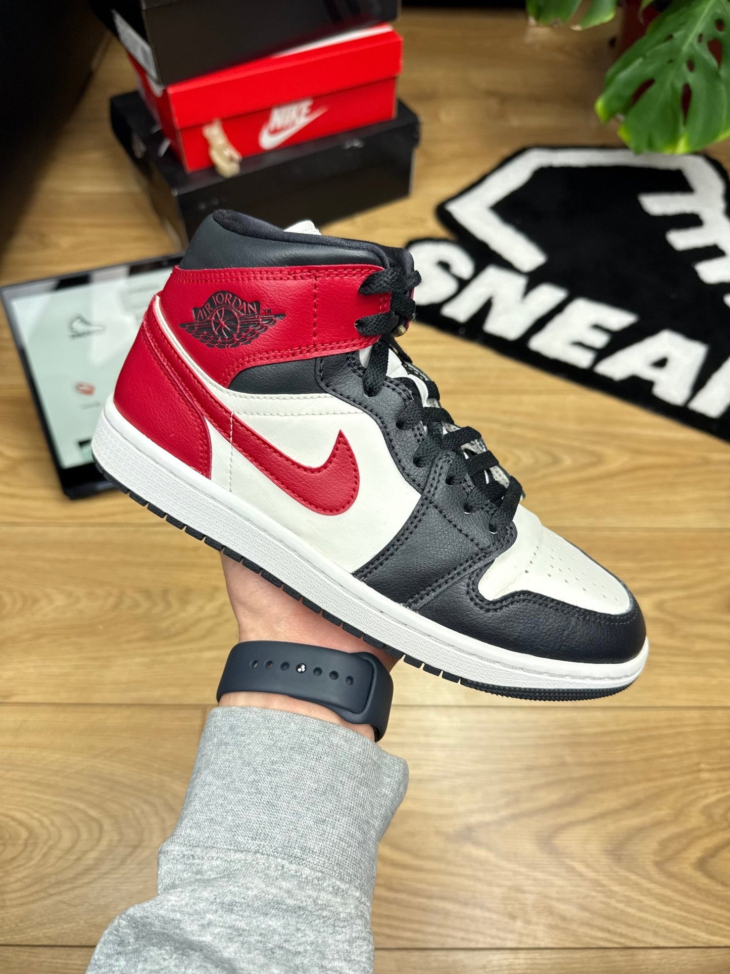 Nike Air Jordan 1 Mid (40)