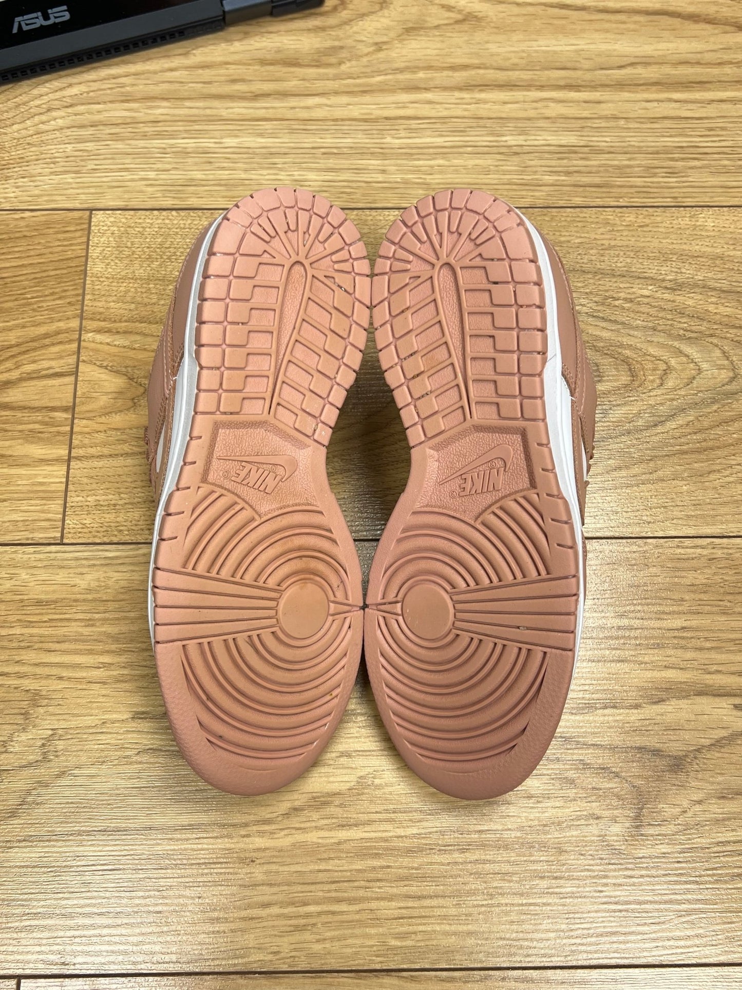 Nike Dunk Low (37.5)
