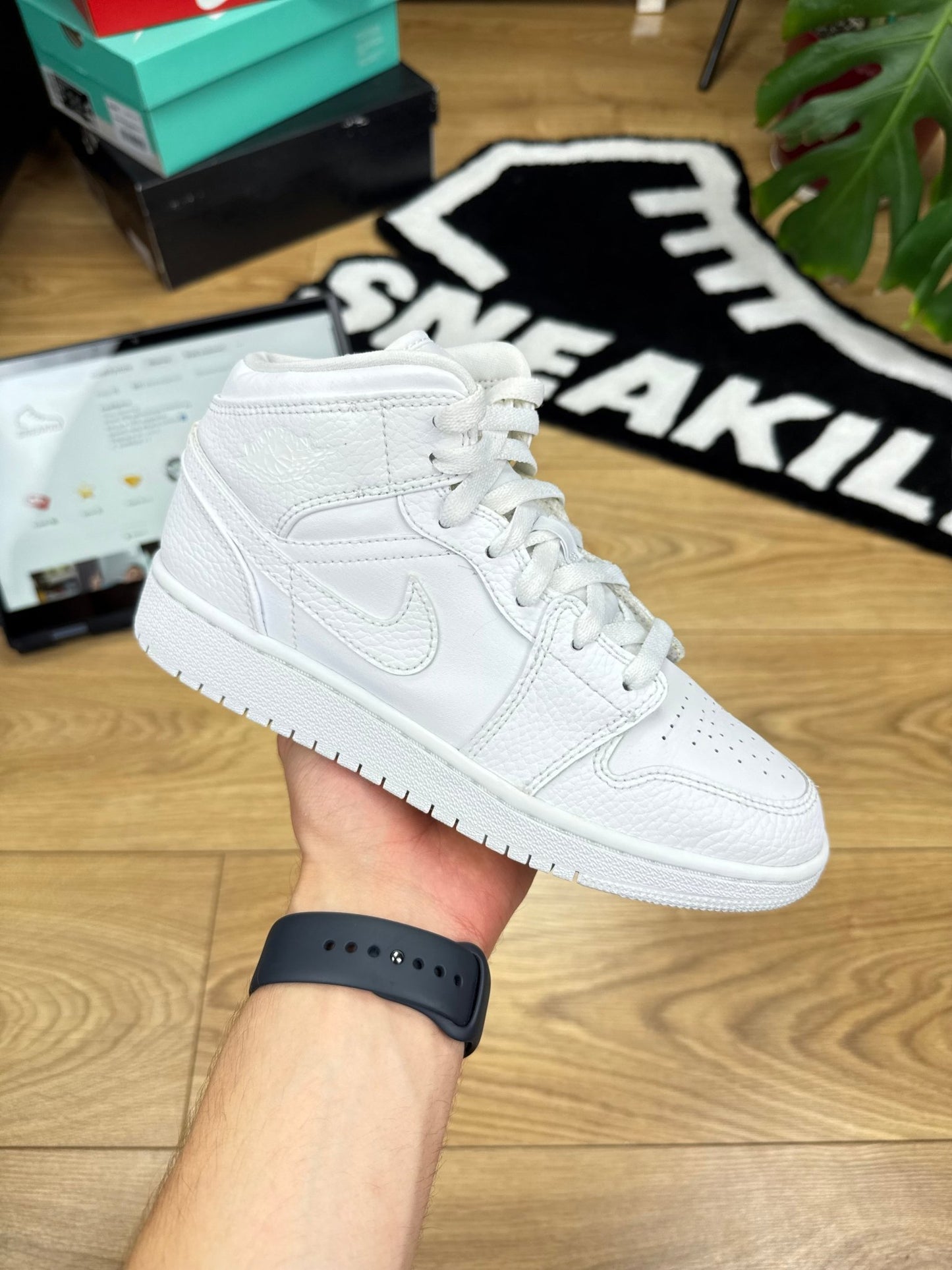 Nike Air Jordan 1 Mid (37.5)