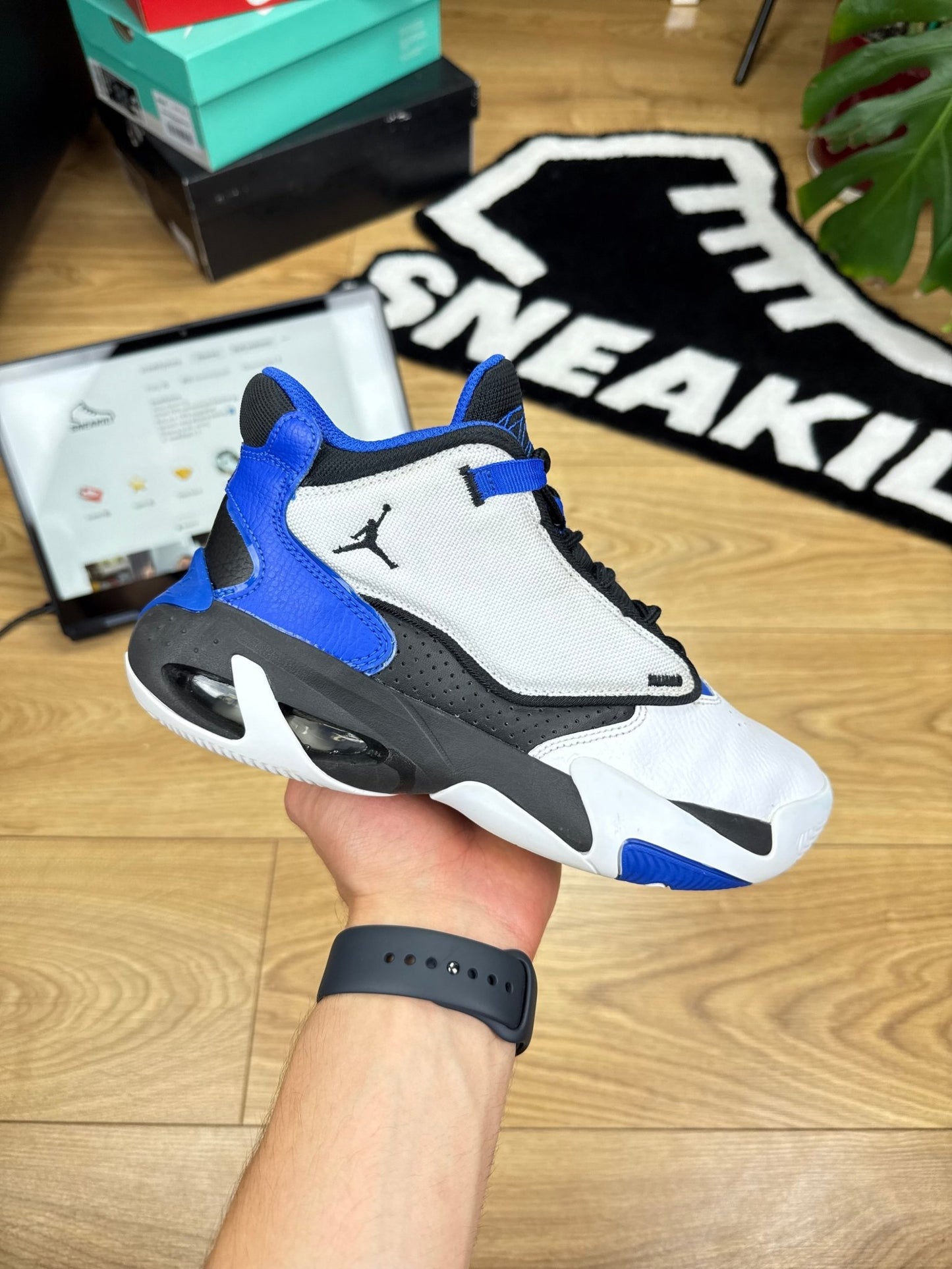 Nike Air Jordan Max Aura 4 (37.5)