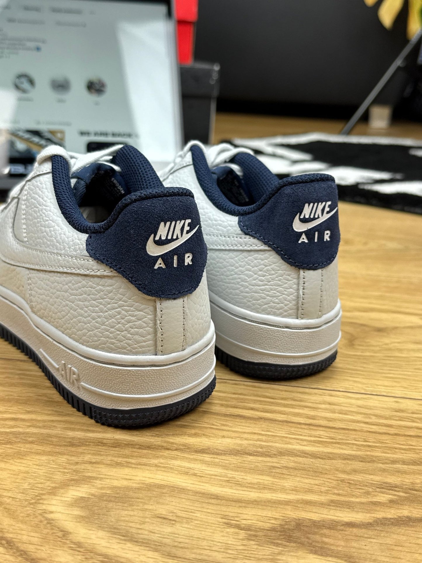 Nike Air Force 1 Low (37.5)