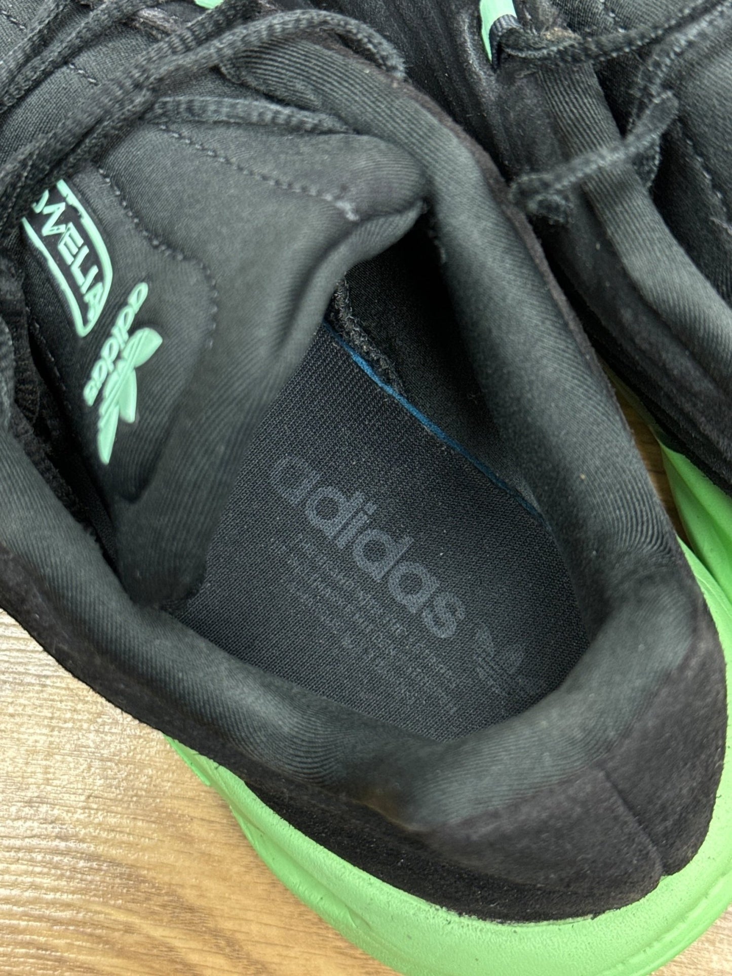 Adidas Ozelia (43 1/3)
