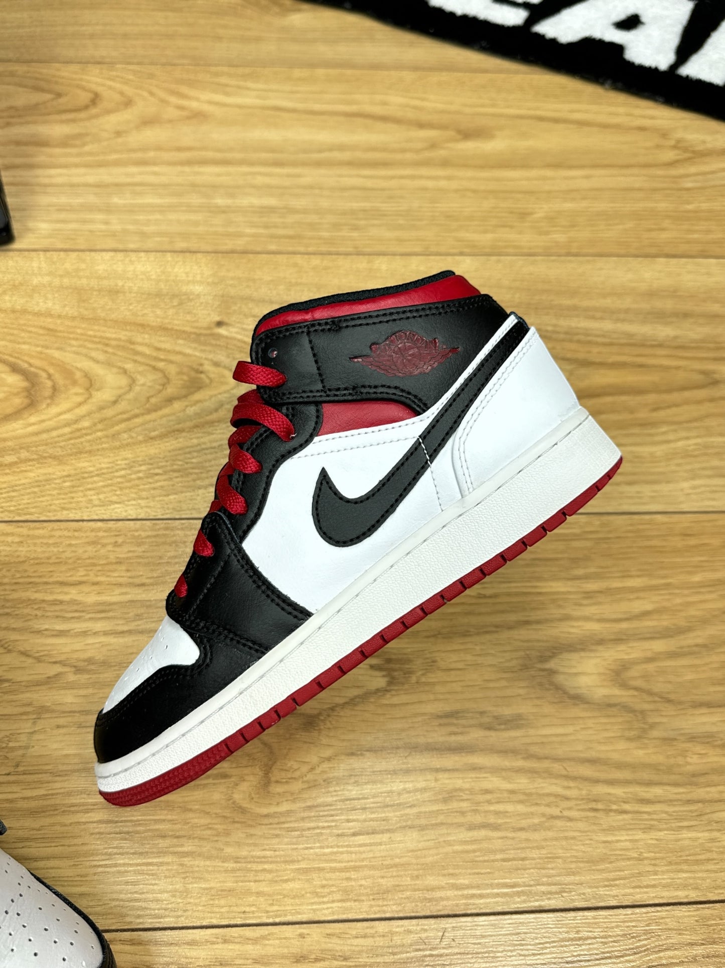 Nike Air Jordan 1 Mid (37.5)