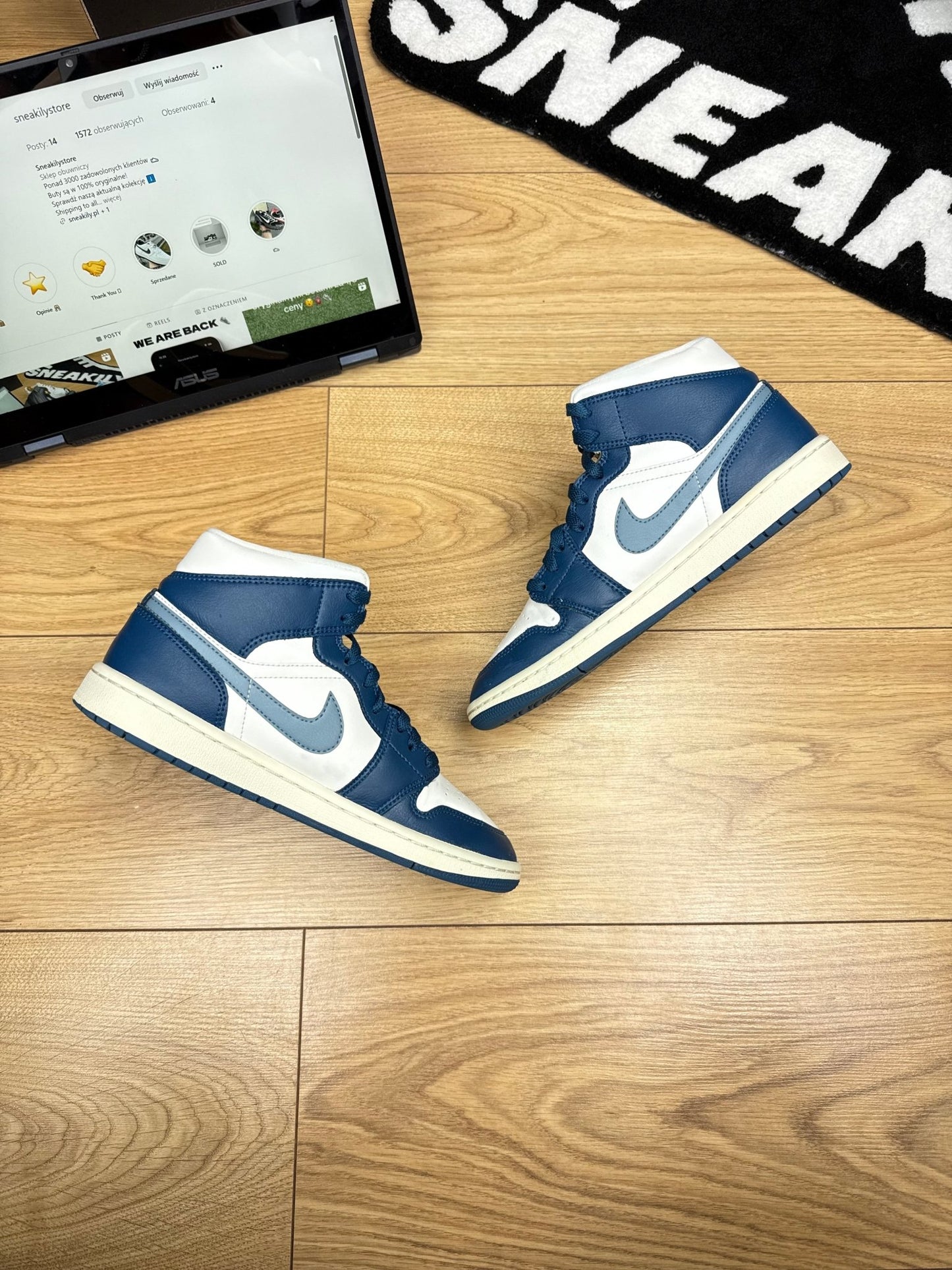 Nike Air Jordan 1 Mid (40)