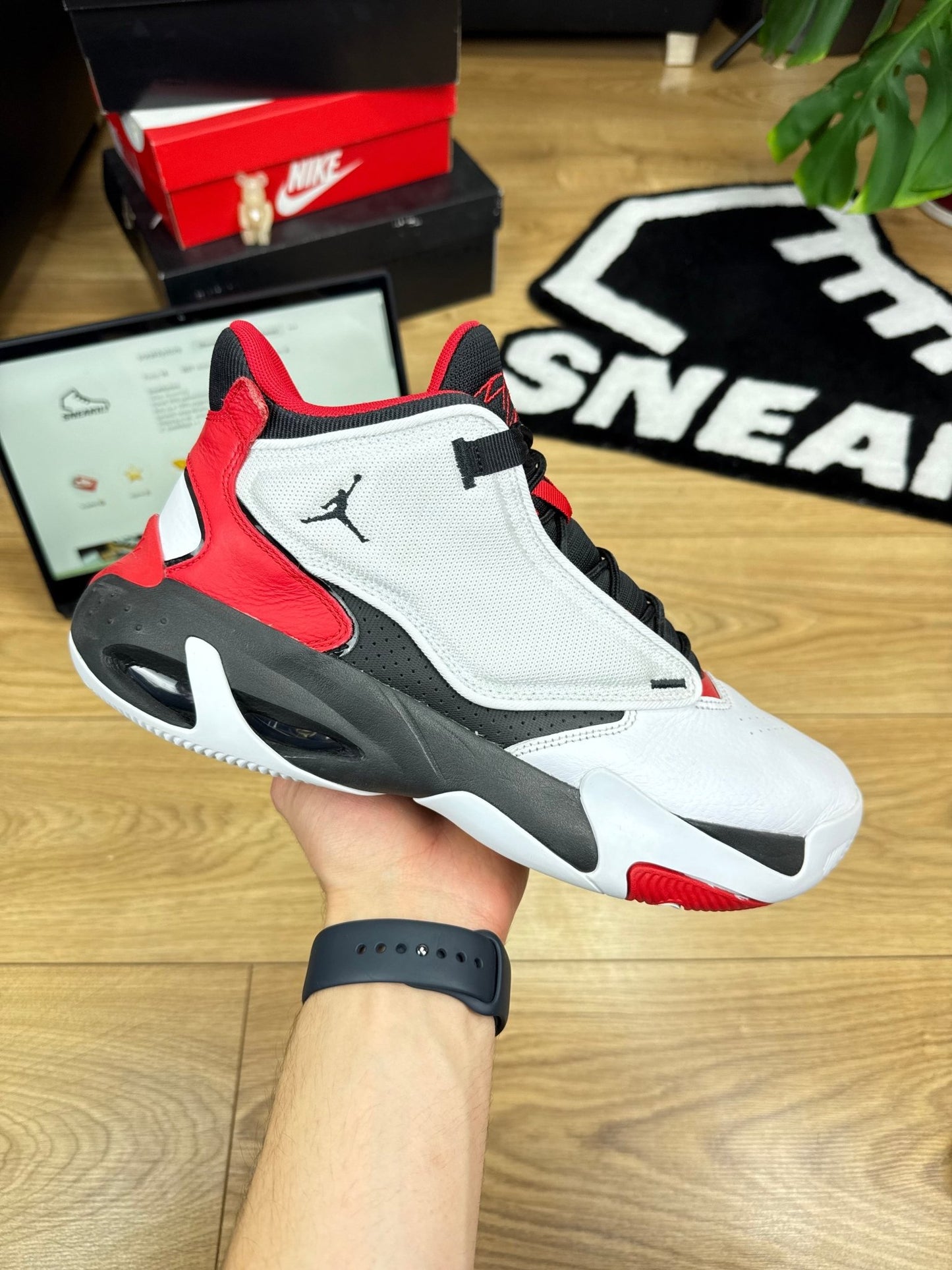 Nike Air Jordan Max Aura 4 (45.5)