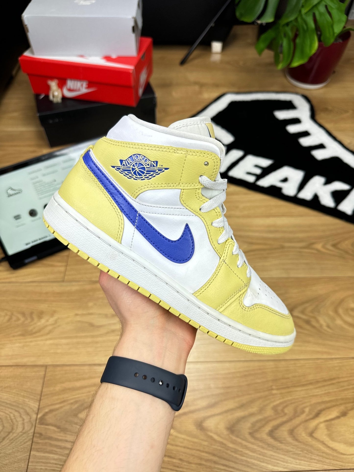 Nike Air Jordan 1 Mid (40.5)