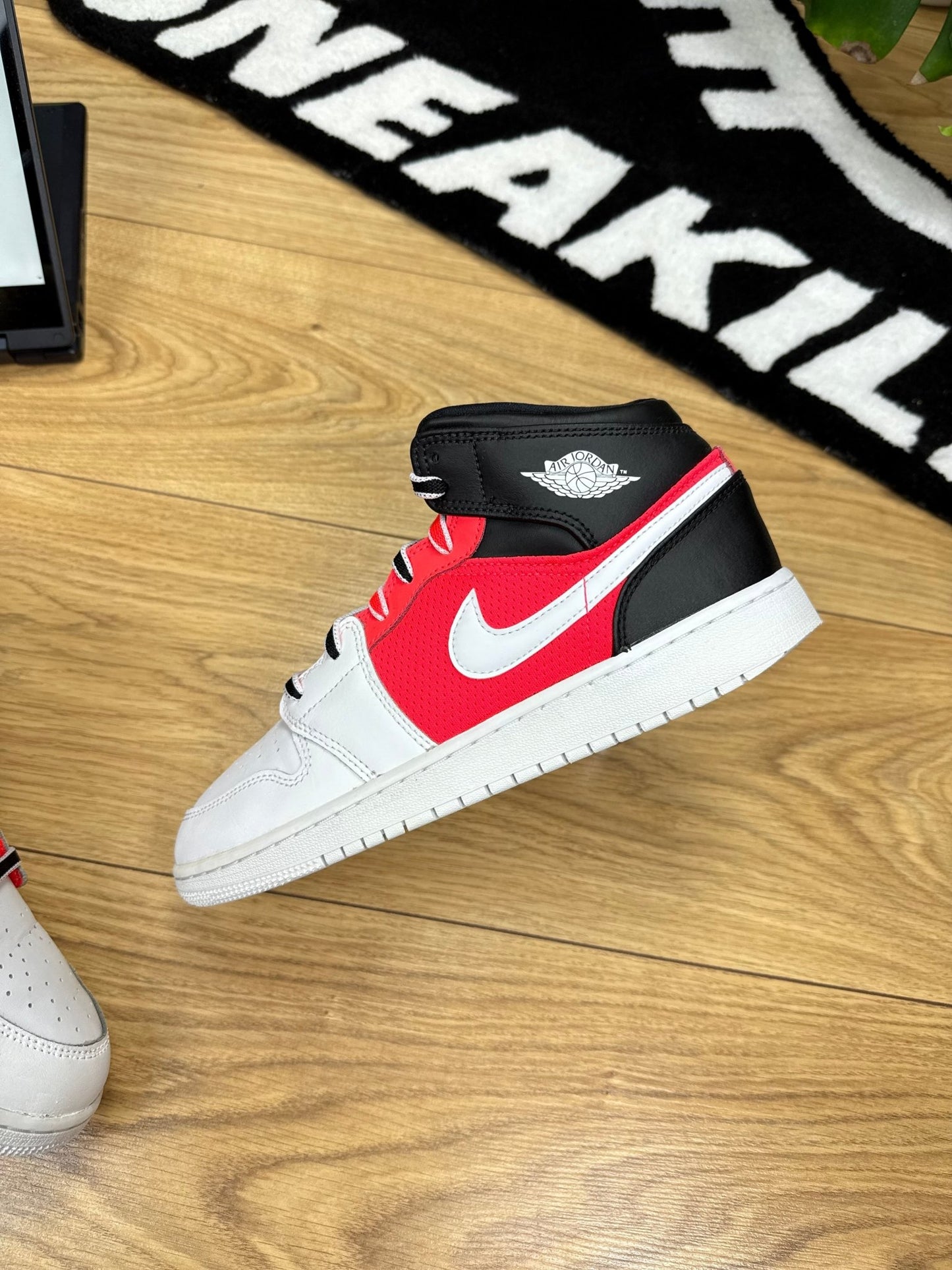Nike Air Jordan 1 Mid (40)