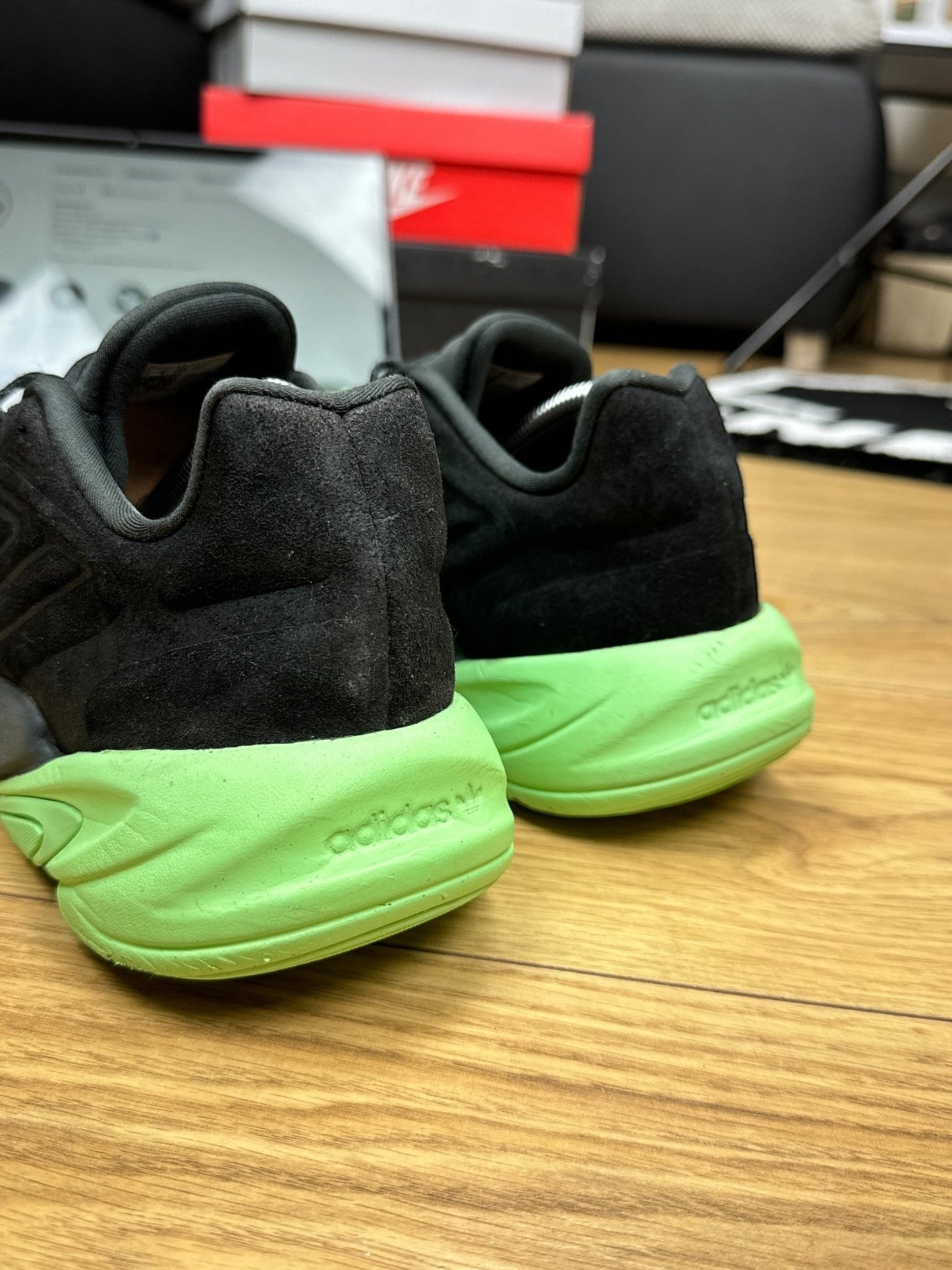 Adidas Ozelia (43 1/3)