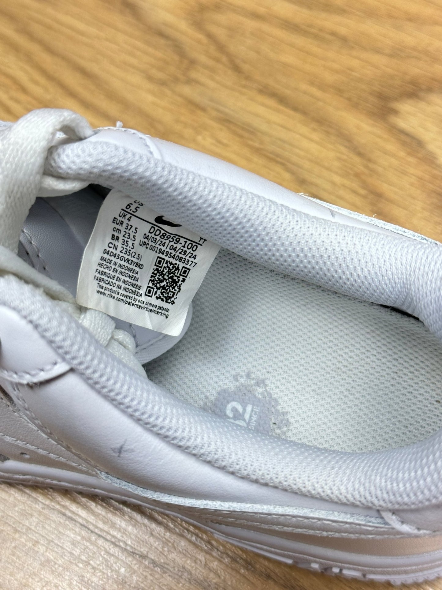 Nike Air Force 1 Low (37.5)