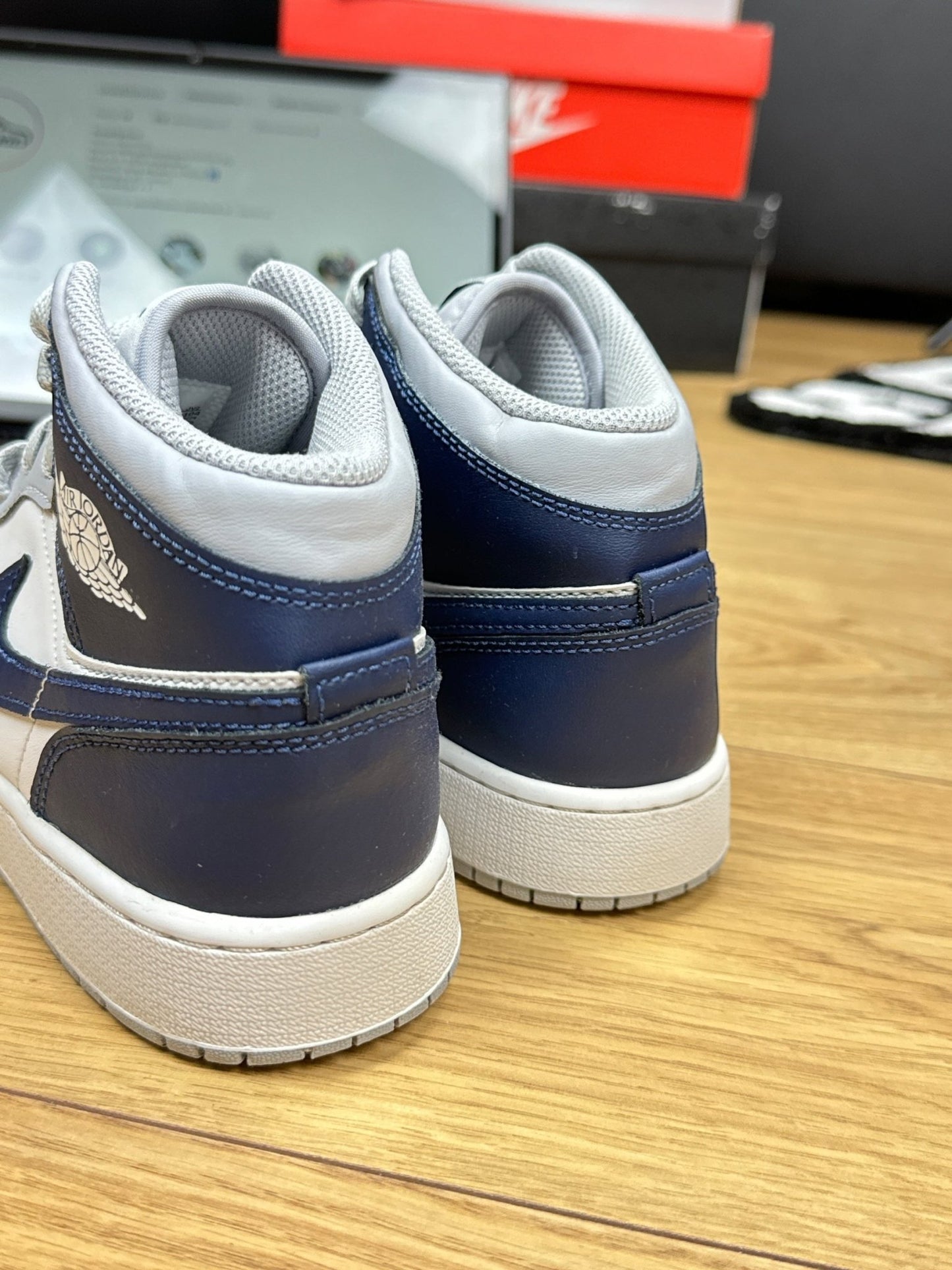 Nike Air Jordan 1 Mid (38.5)