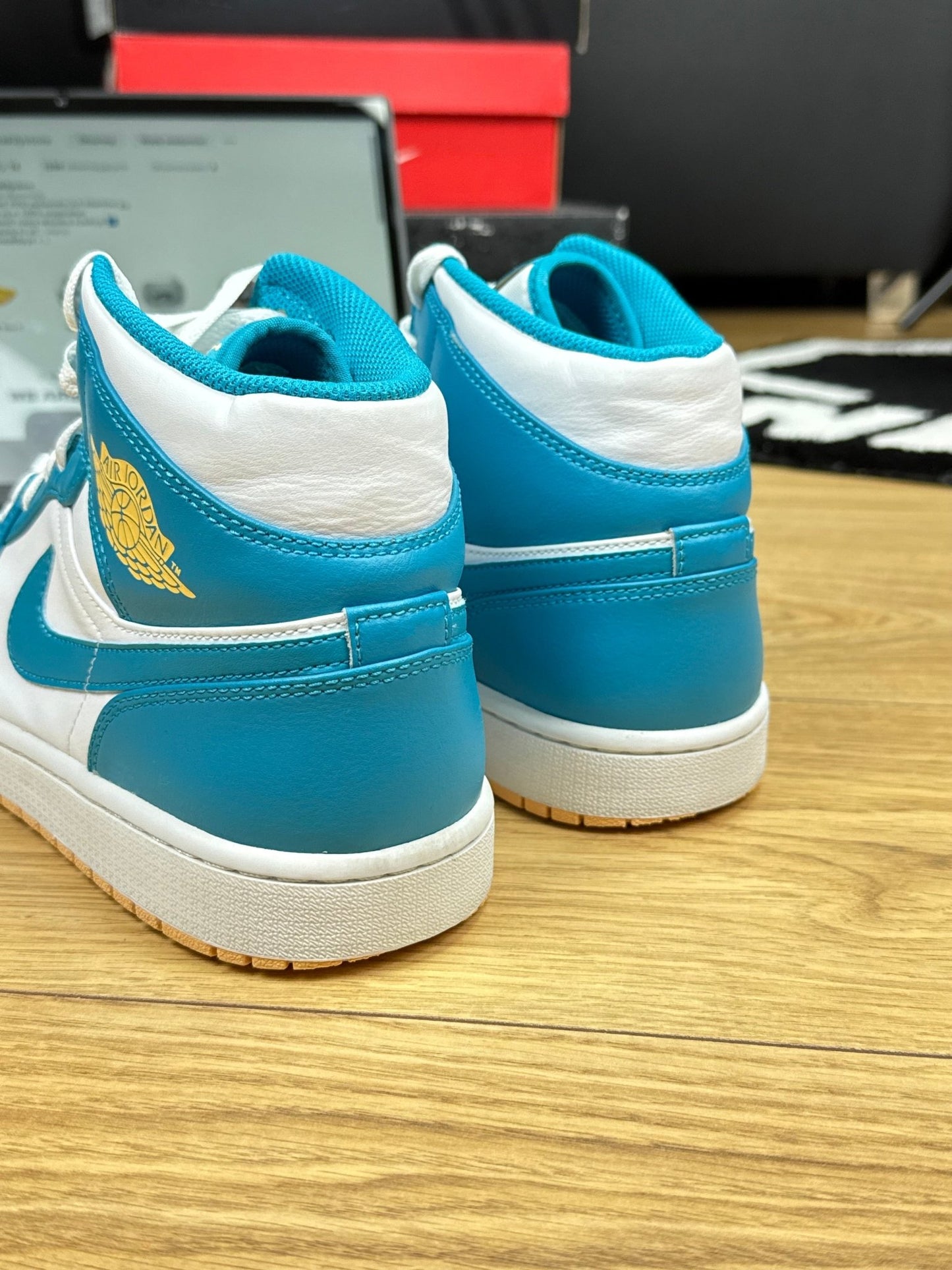 Nike Air Jordan 1 Mid (44)