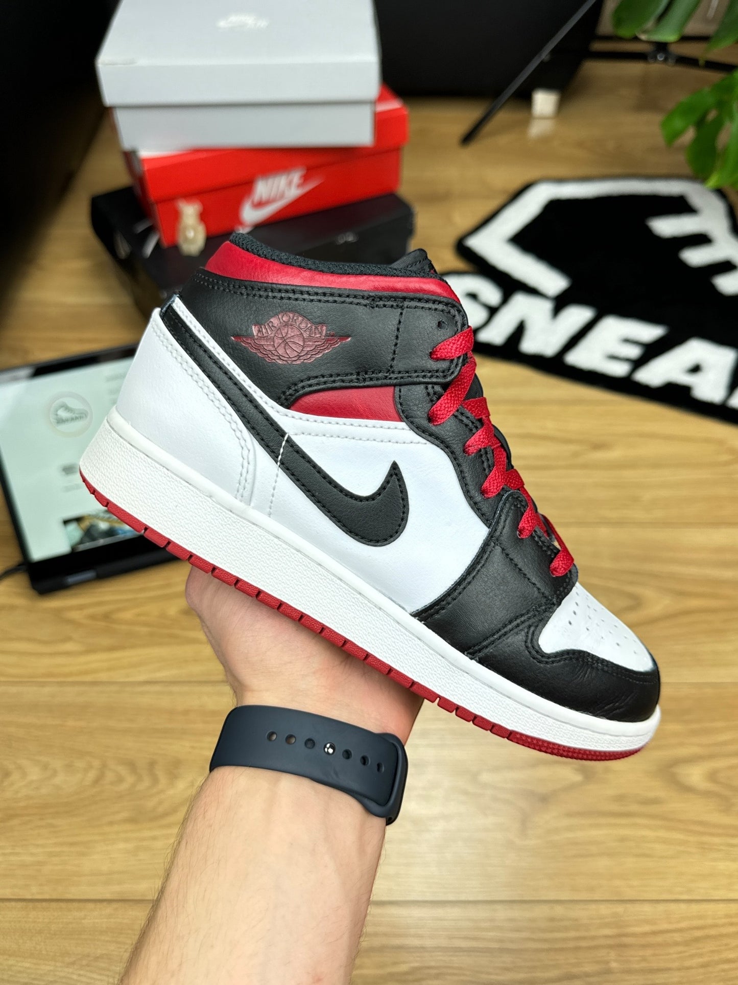 Nike Air Jordan 1 Mid (37.5)