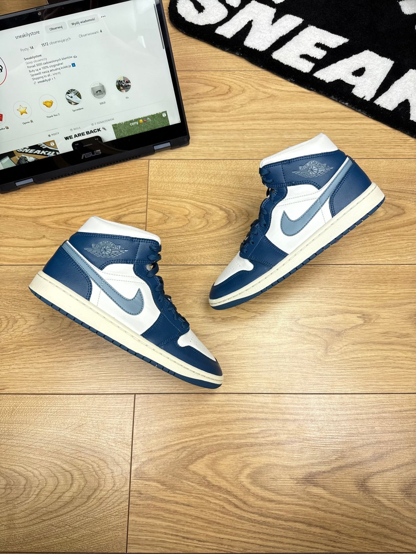 Nike Air Jordan 1 Mid (40)