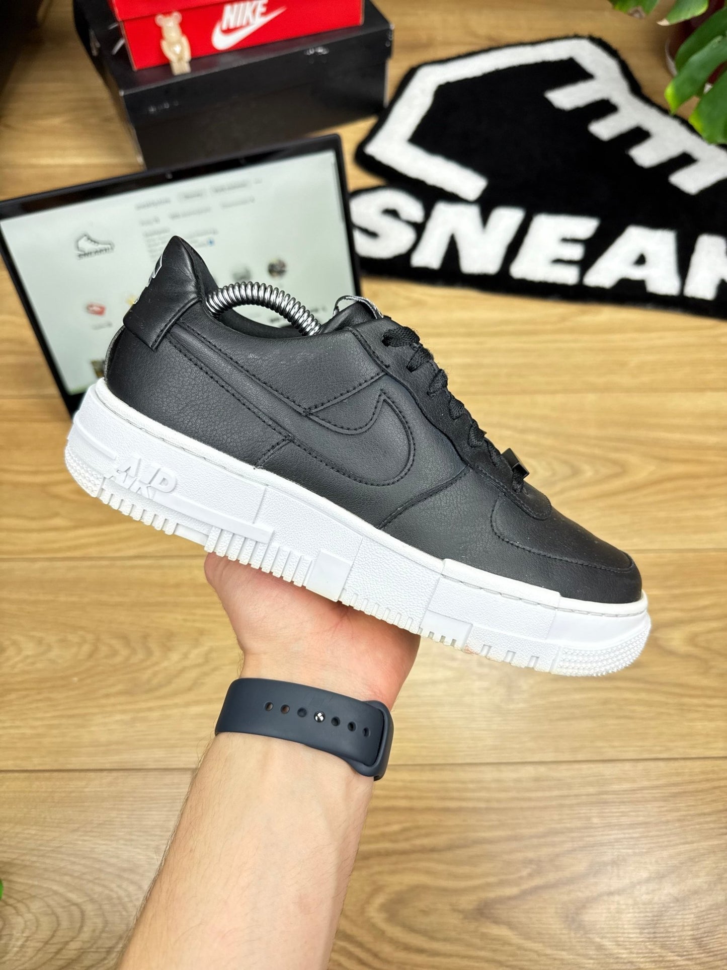 Nike Air Force 1 Low Pixel (40.5)