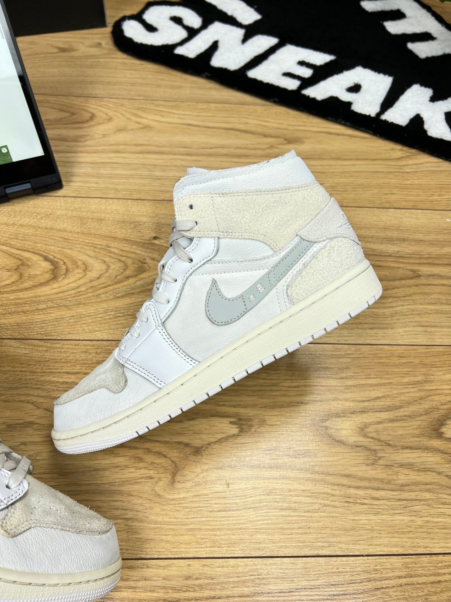 Nike Air Jordan 1 Mid (43)