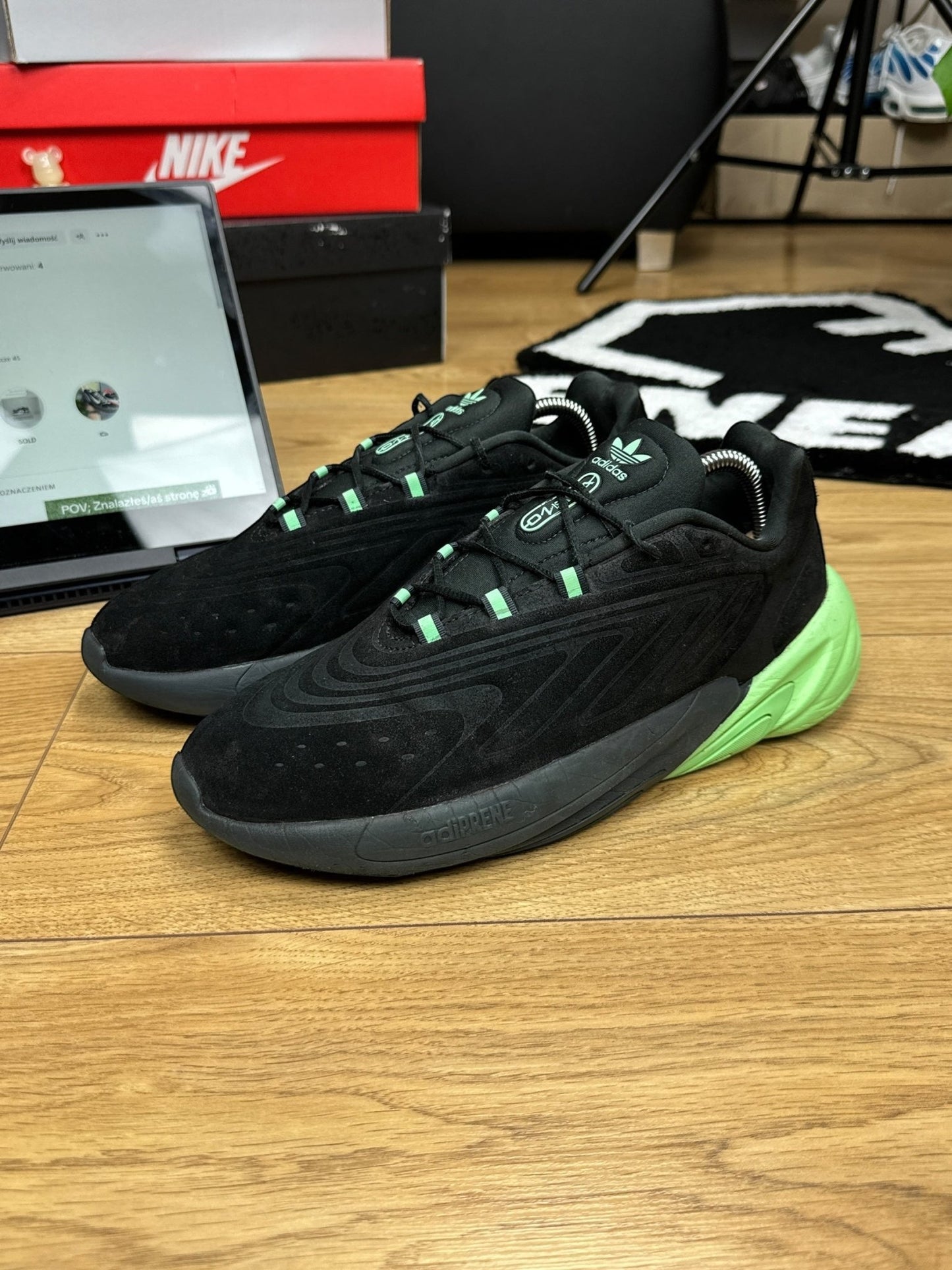 Adidas Ozelia (43 1/3)
