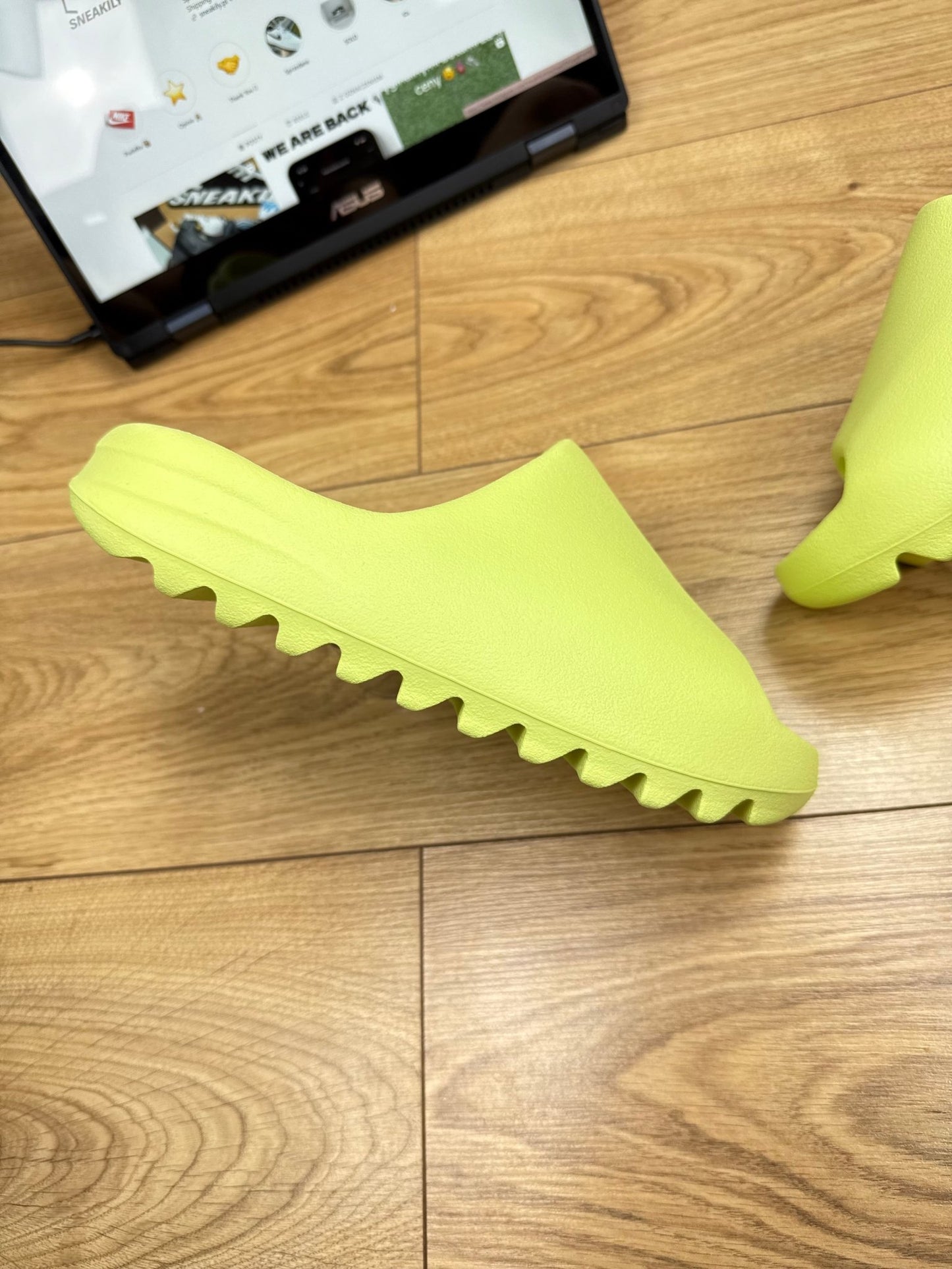 Adidas Yeezy Slides 2022/23 (42)