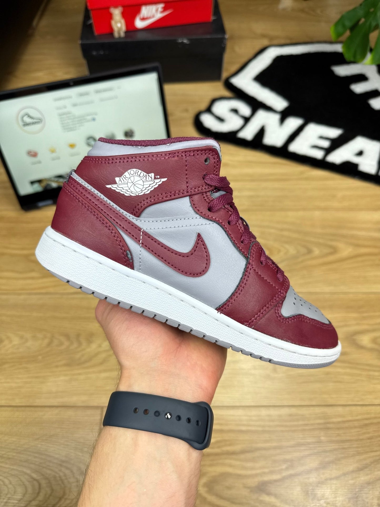 Nike Air Jordan 1 Mid (36.5)