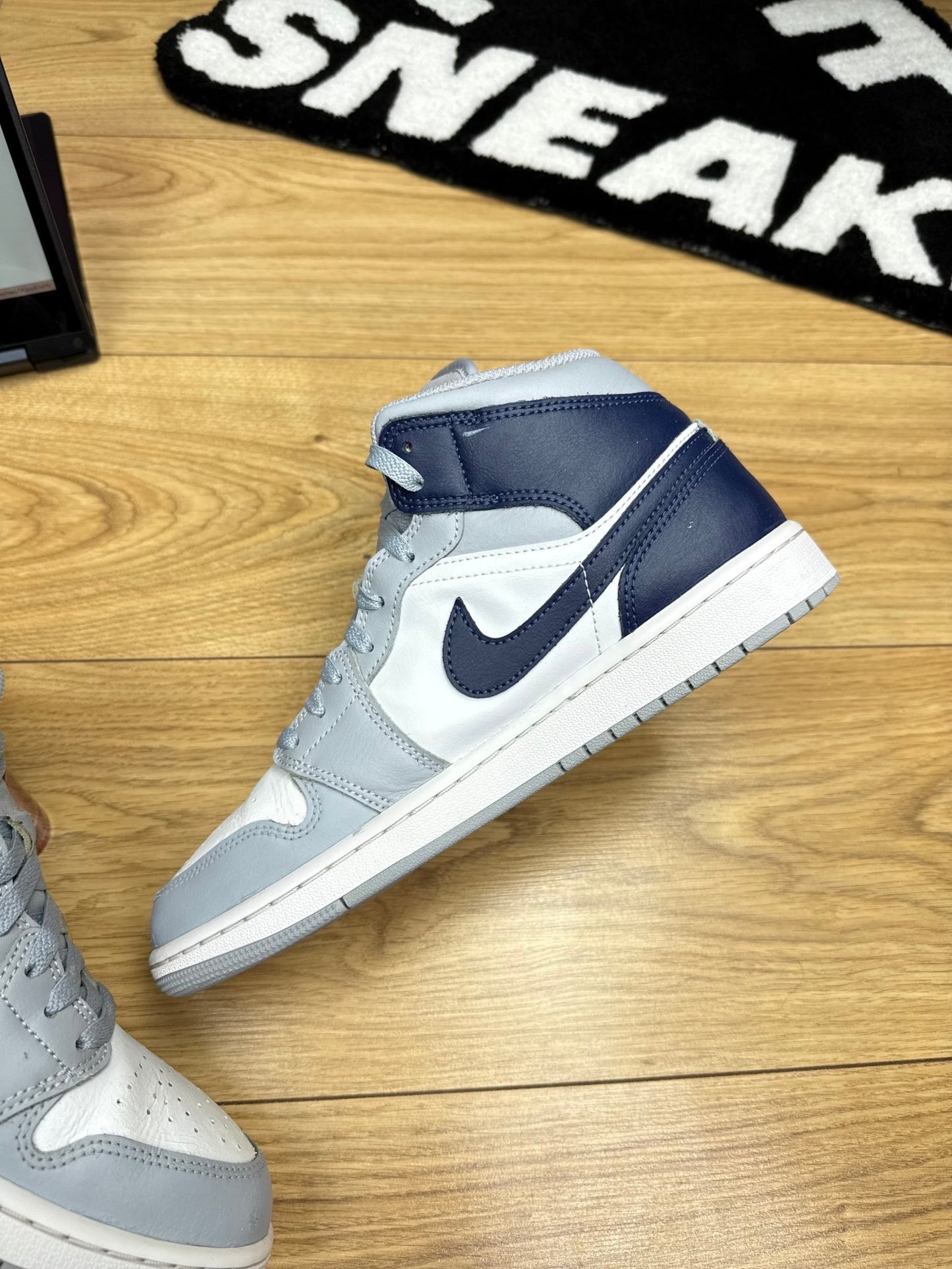 Nike Air Jordan 1 Mid (42.5)