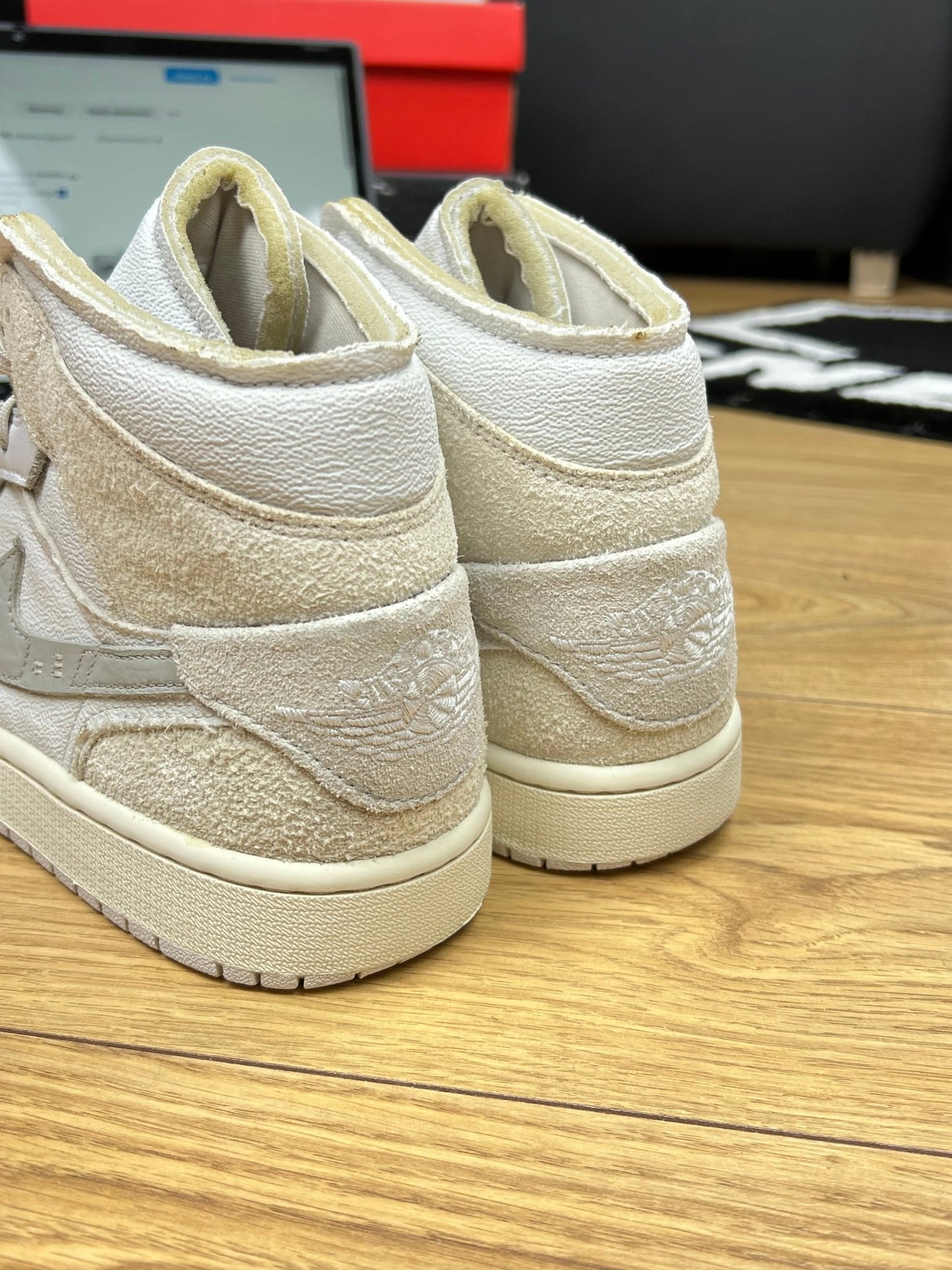 Nike Air Jordan 1 Mid (43)