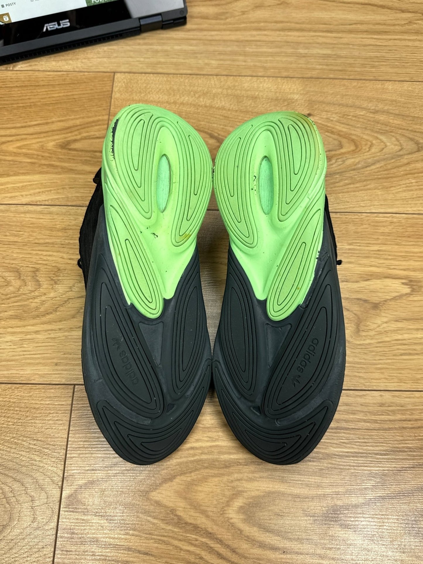 Adidas Ozelia (43 1/3)