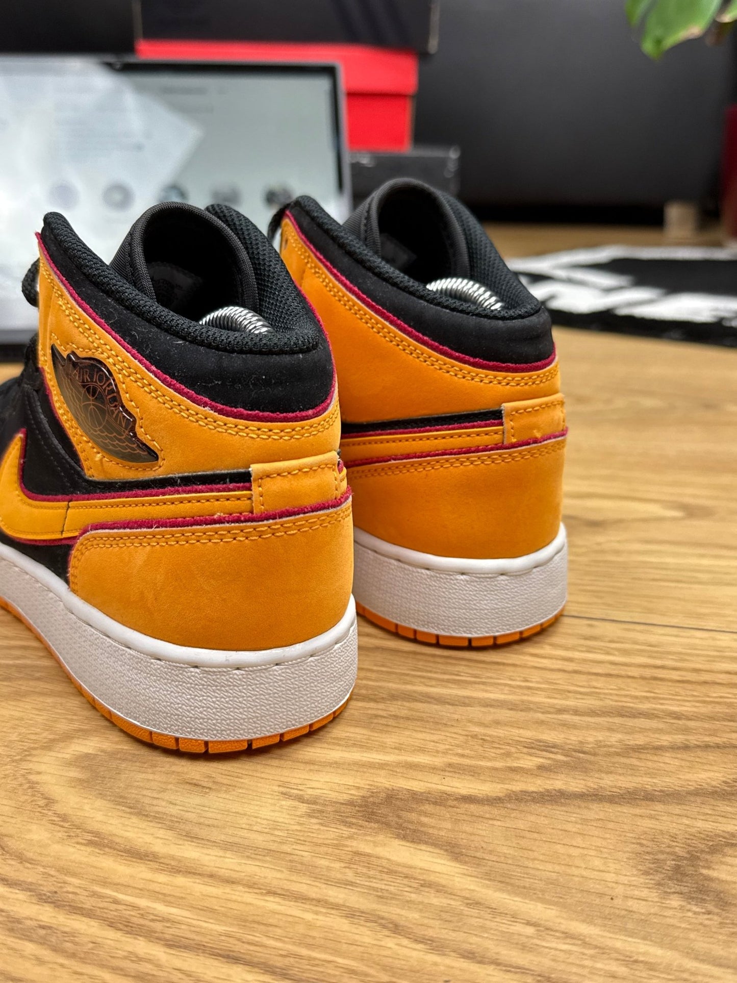 Nike Air Jordan 1 Mid (38)