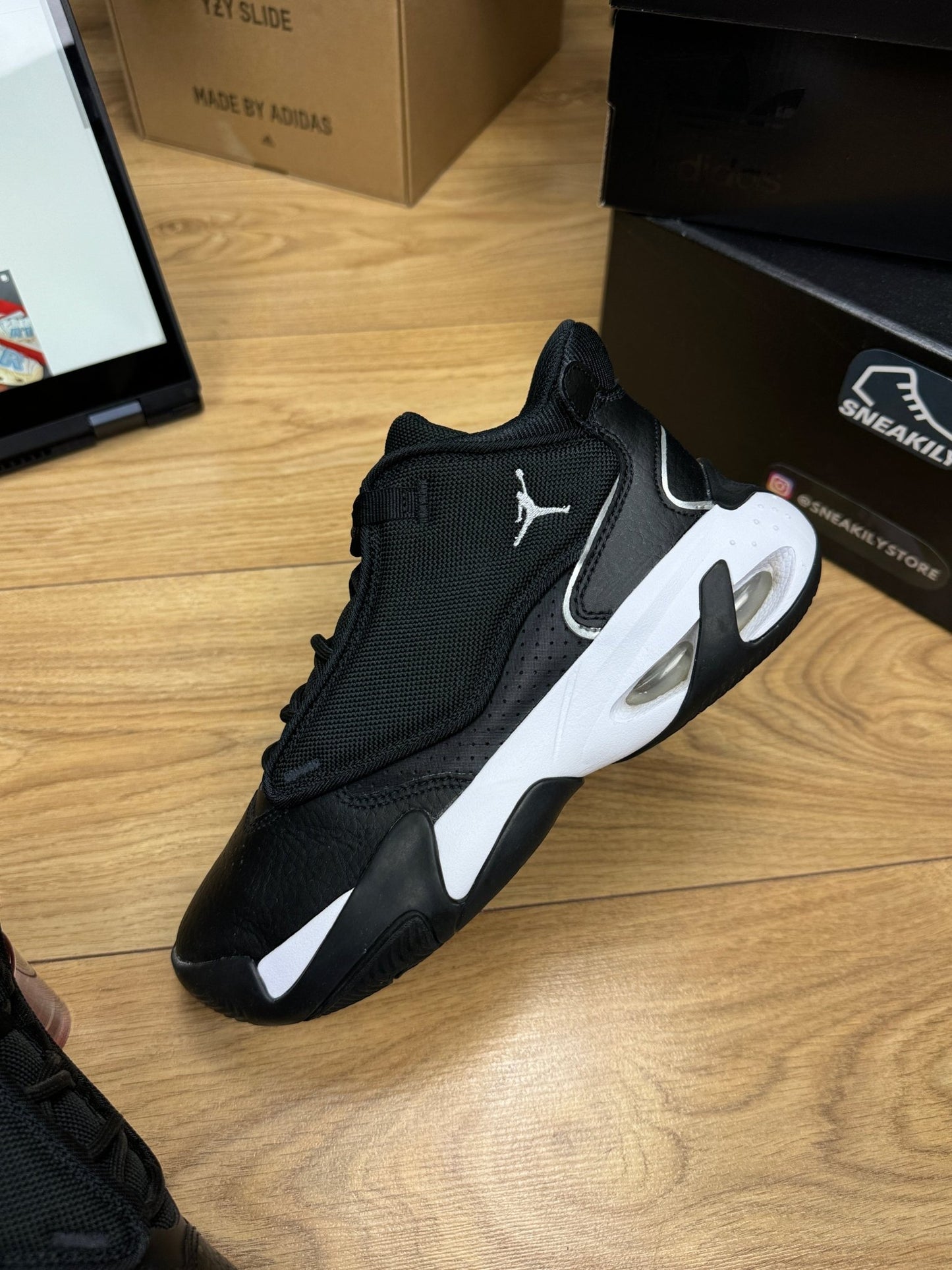 Nike Air Jordan Max Aura 4 (37.5)