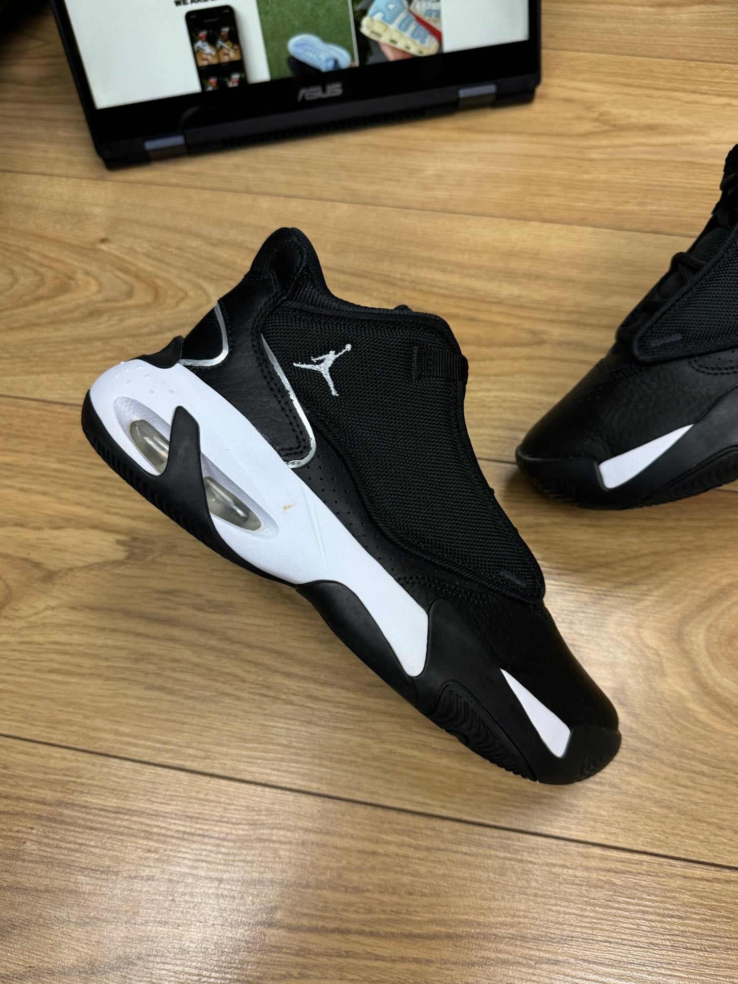 Nike Air Jordan Max Aura 4 (37.5)