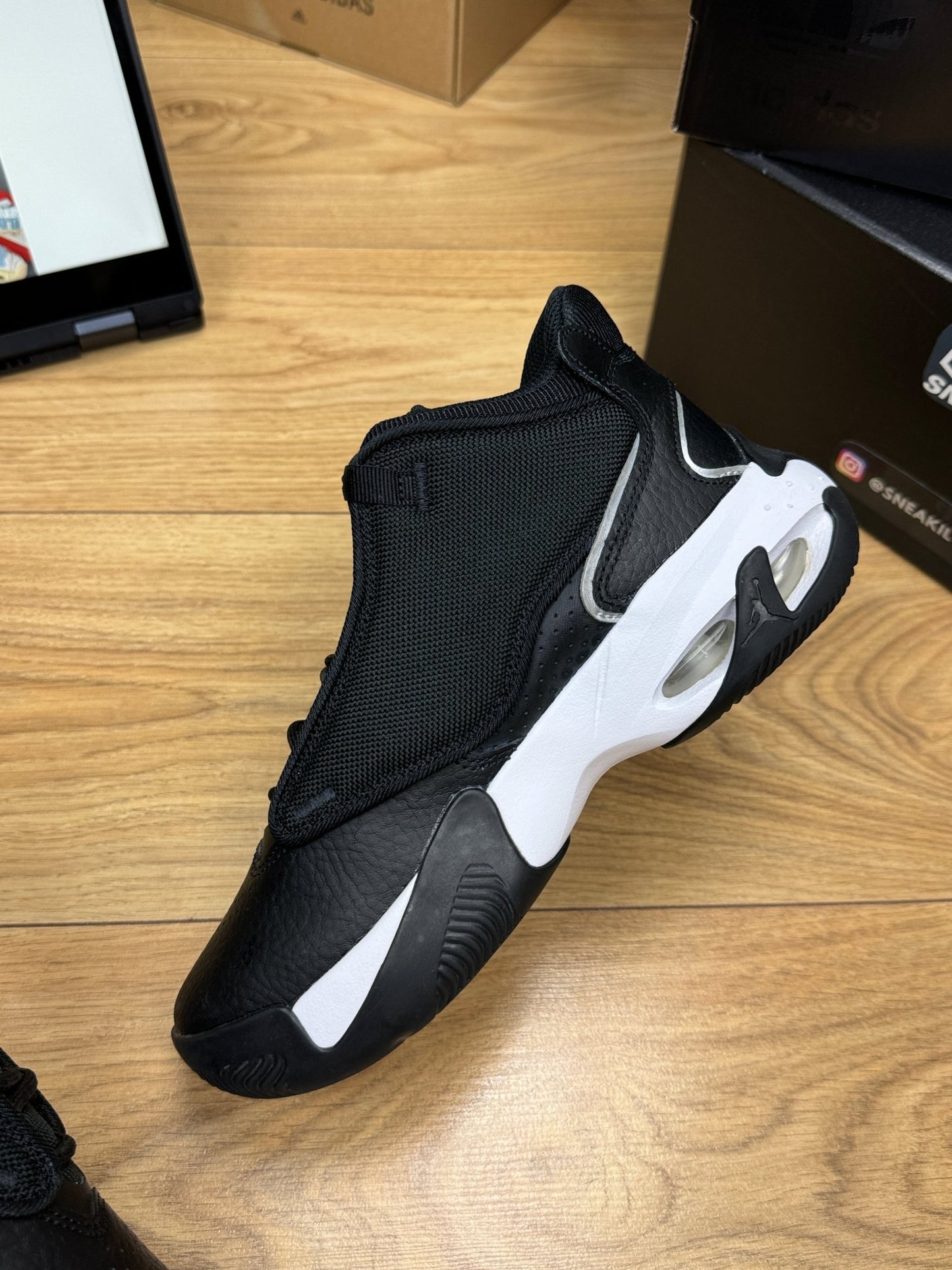 Nike Air Jordan Max Aura 4 (37.5)