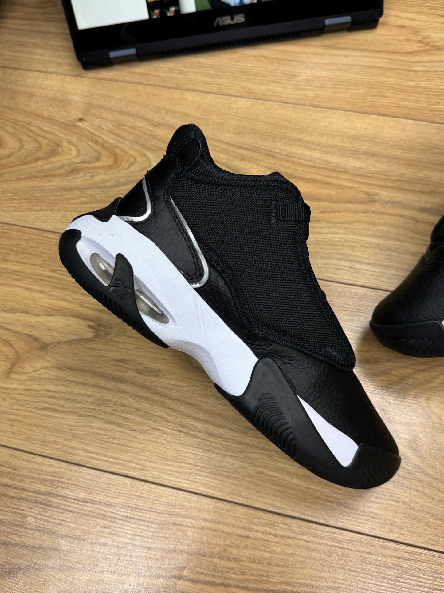 Nike Air Jordan Max Aura 4 (37.5)