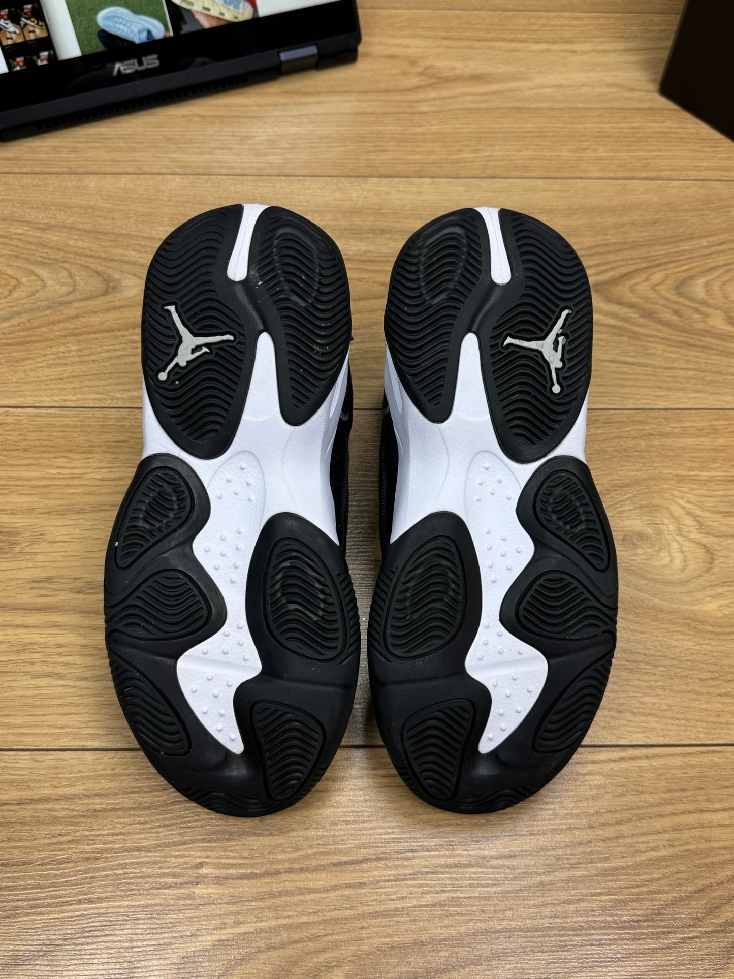 Nike Air Jordan Max Aura 4 (37.5)