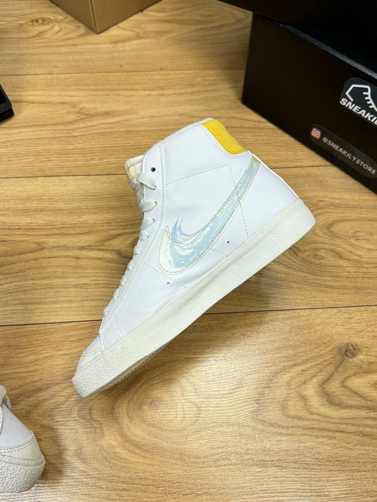 Nike Blazer Mid 77 (37.5)