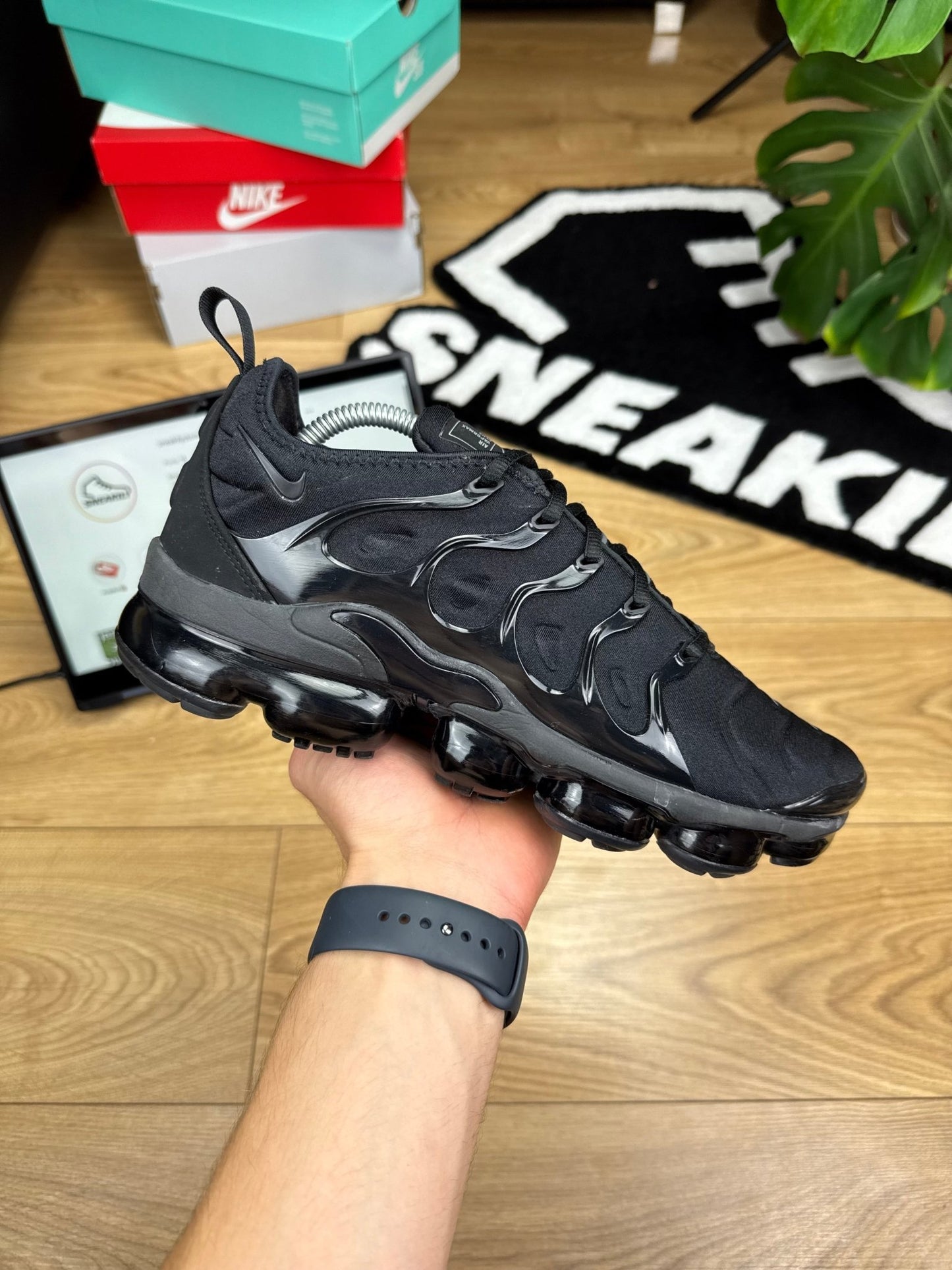 Nike Air Vapormax Plus (42.5)