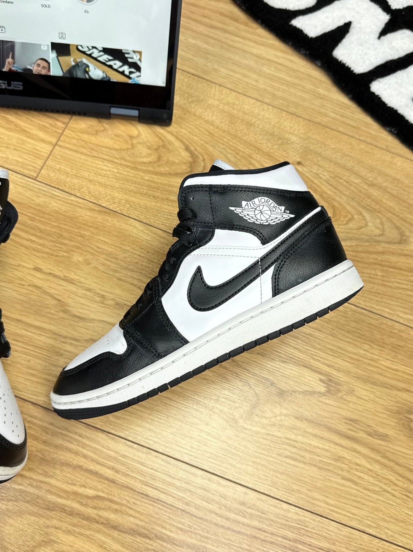 Nike Air Jordan 1 Mid (37.5)
