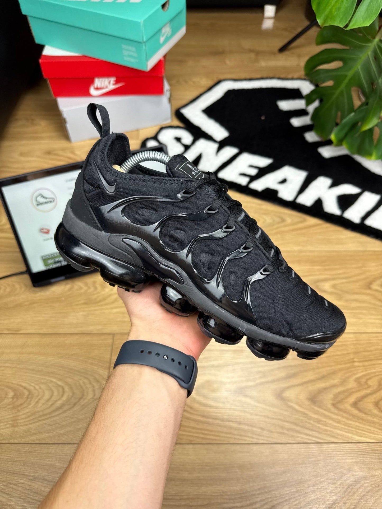 Nike Air Vapormax Plus (42.5)