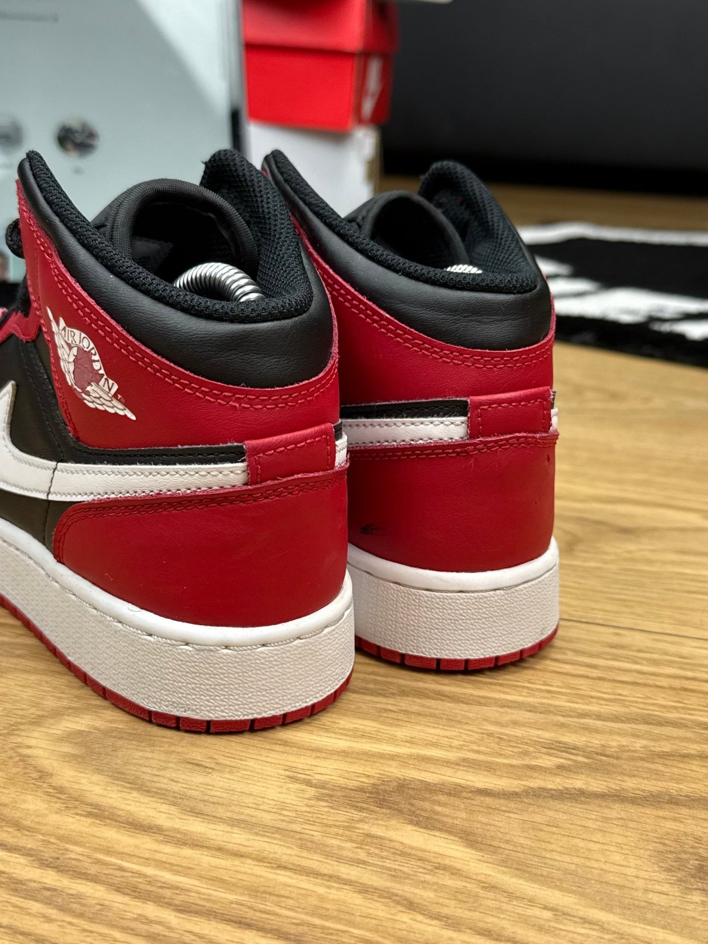 Nike Air Jordan 1 Mid (37.5)