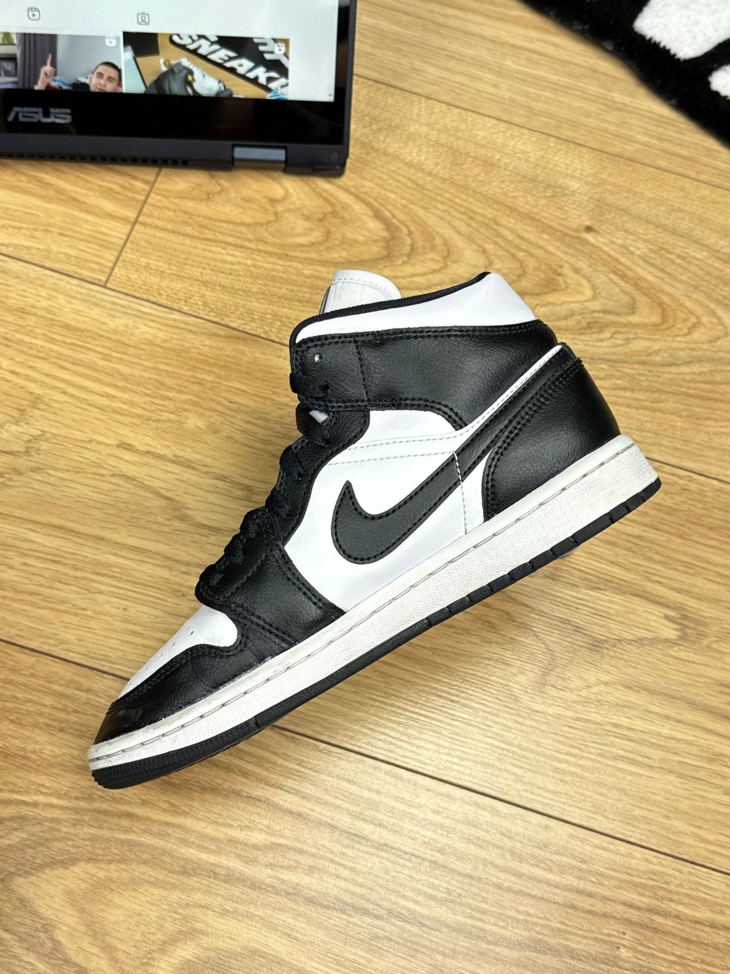Nike Air Jordan 1 Mid (37.5)